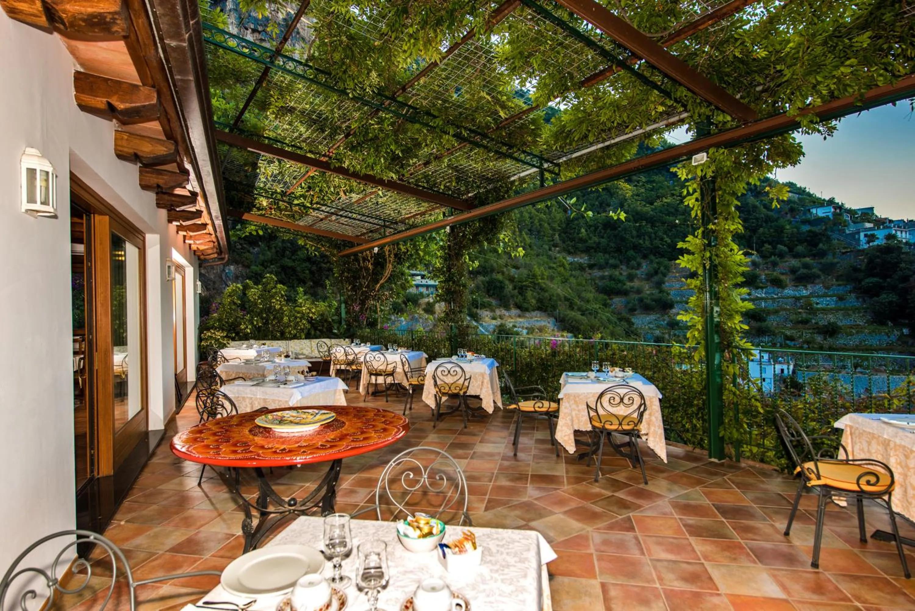 Restaurant/places to eat in Hotel Pellegrino