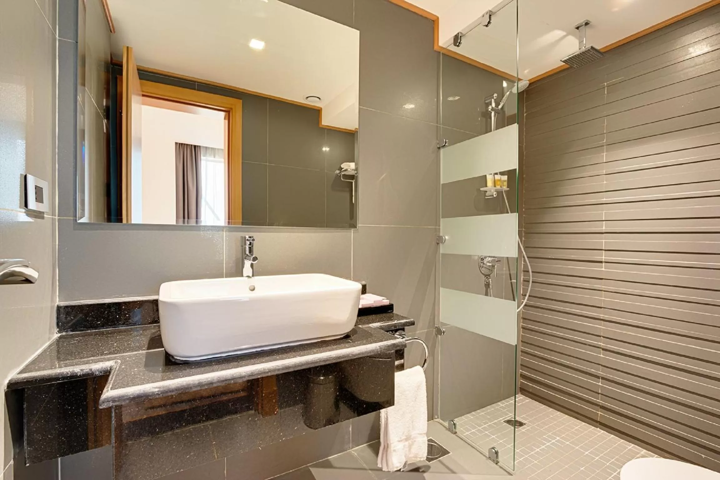 Shower in Spectrums Al Salamah Jeddah