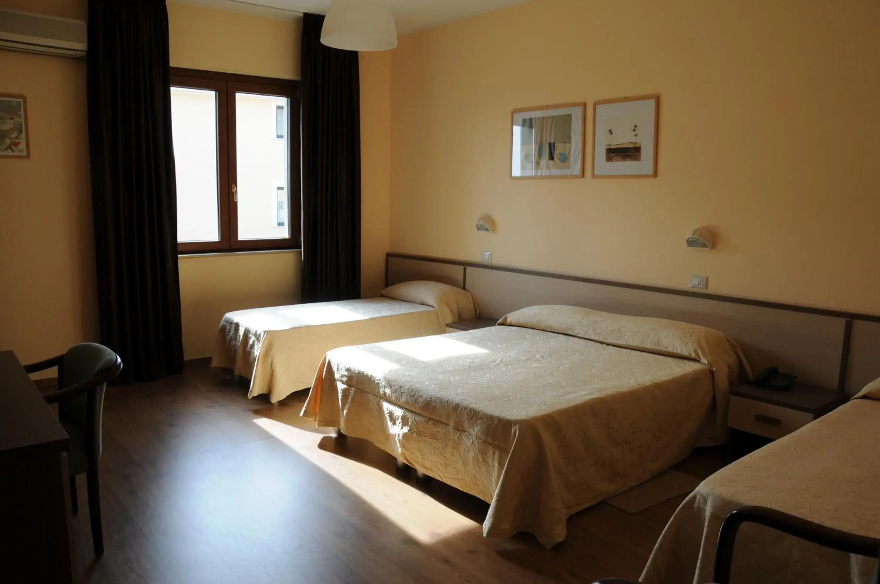 Day, Bed in Hotel Barbieri