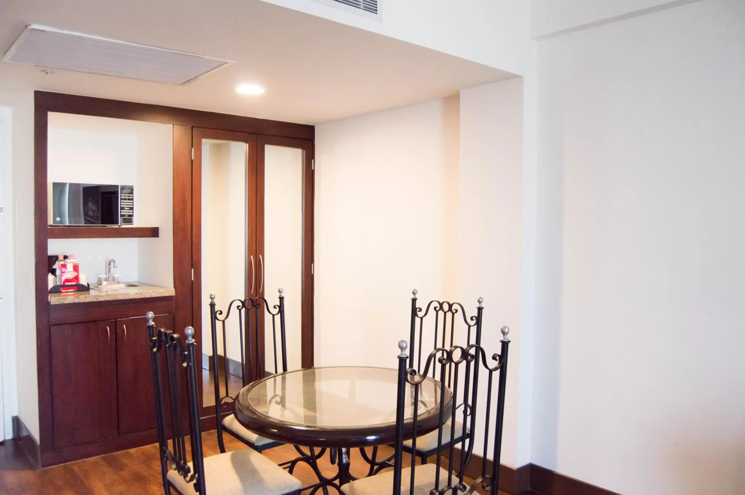 Dining Area in Holiday Inn Hotel & Suites Centro Historico, an IHG Hotel