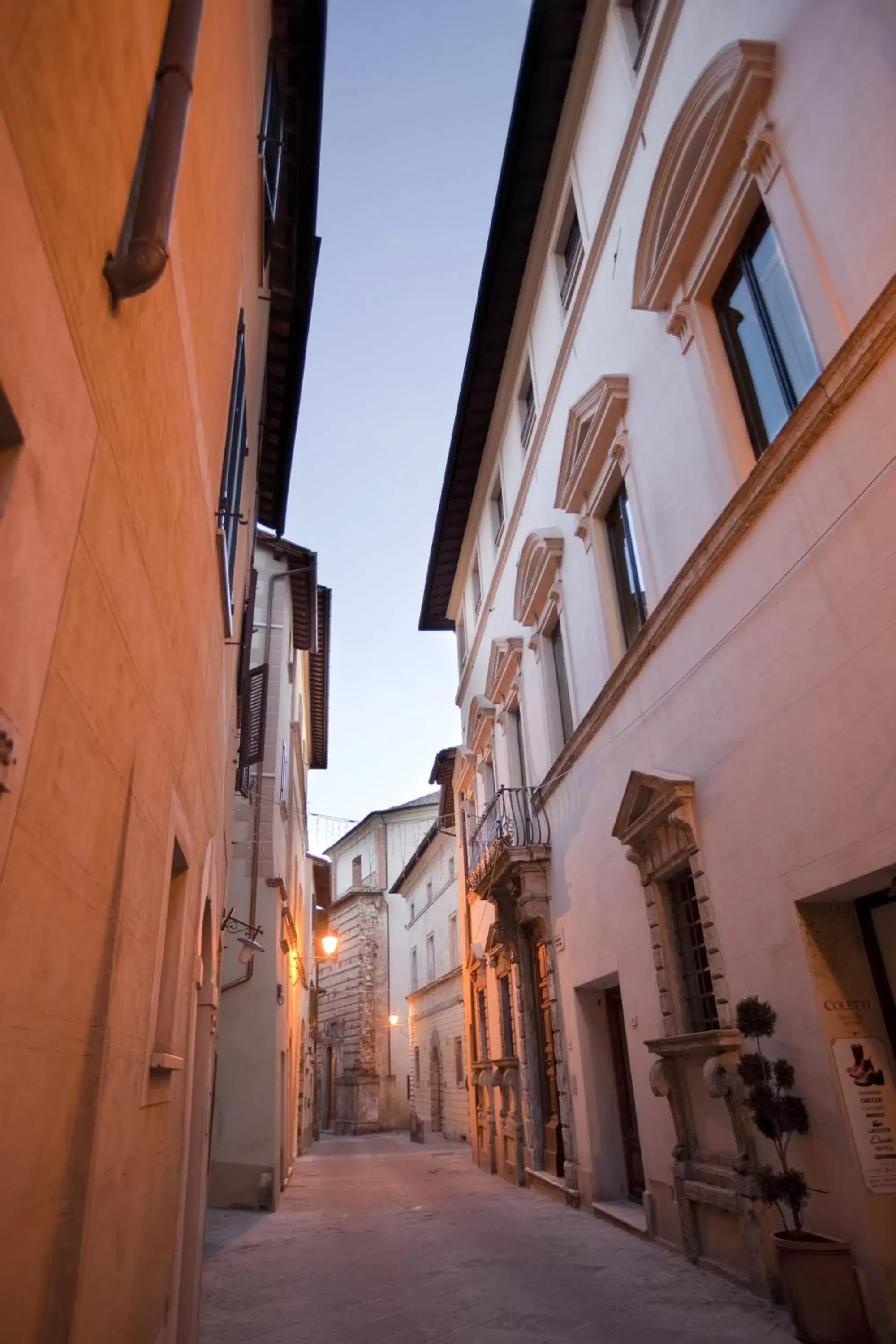 Facade/entrance, Neighborhood in Palazzo Carletti