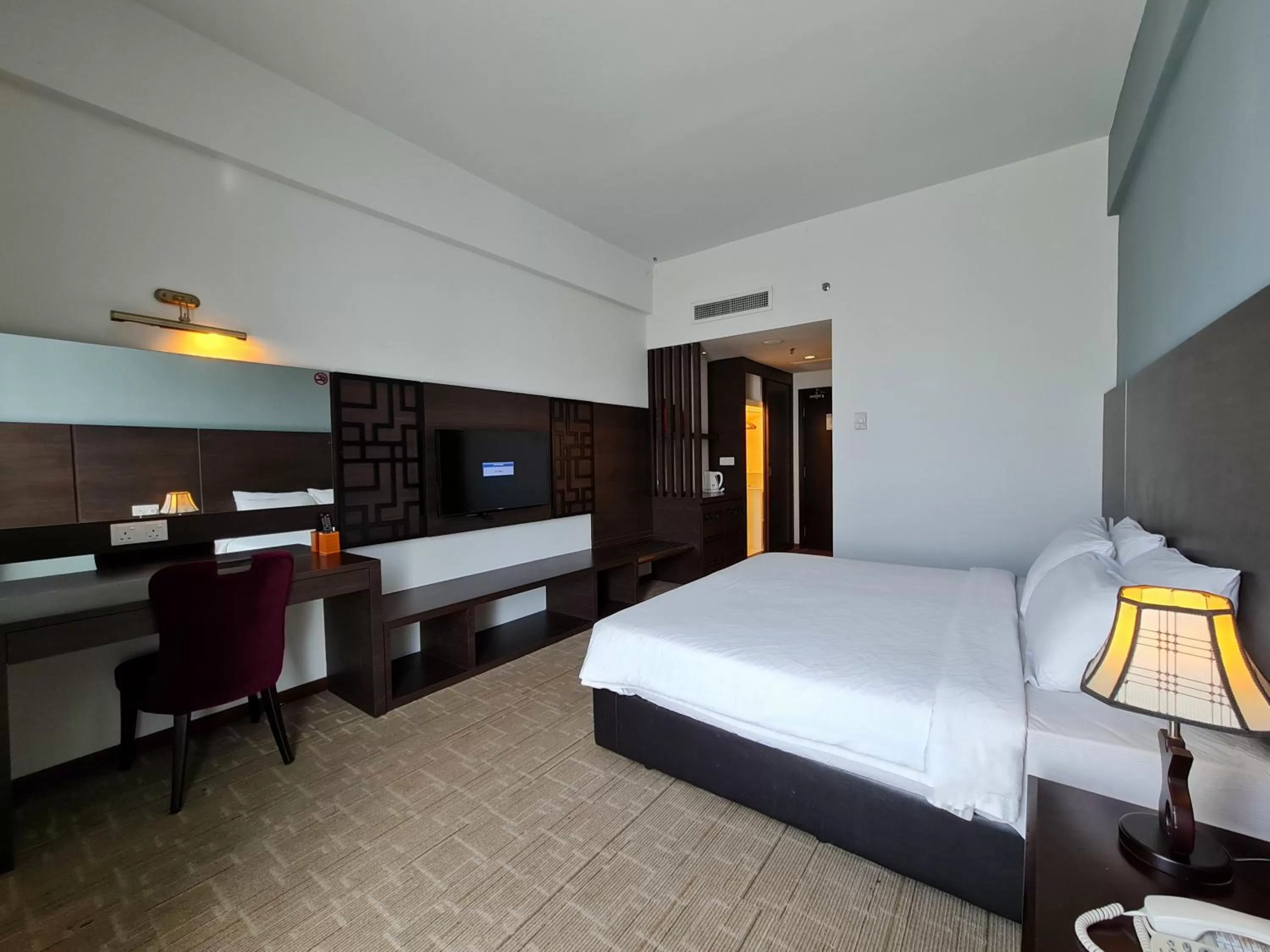 Bed in Swan Garden Hotel