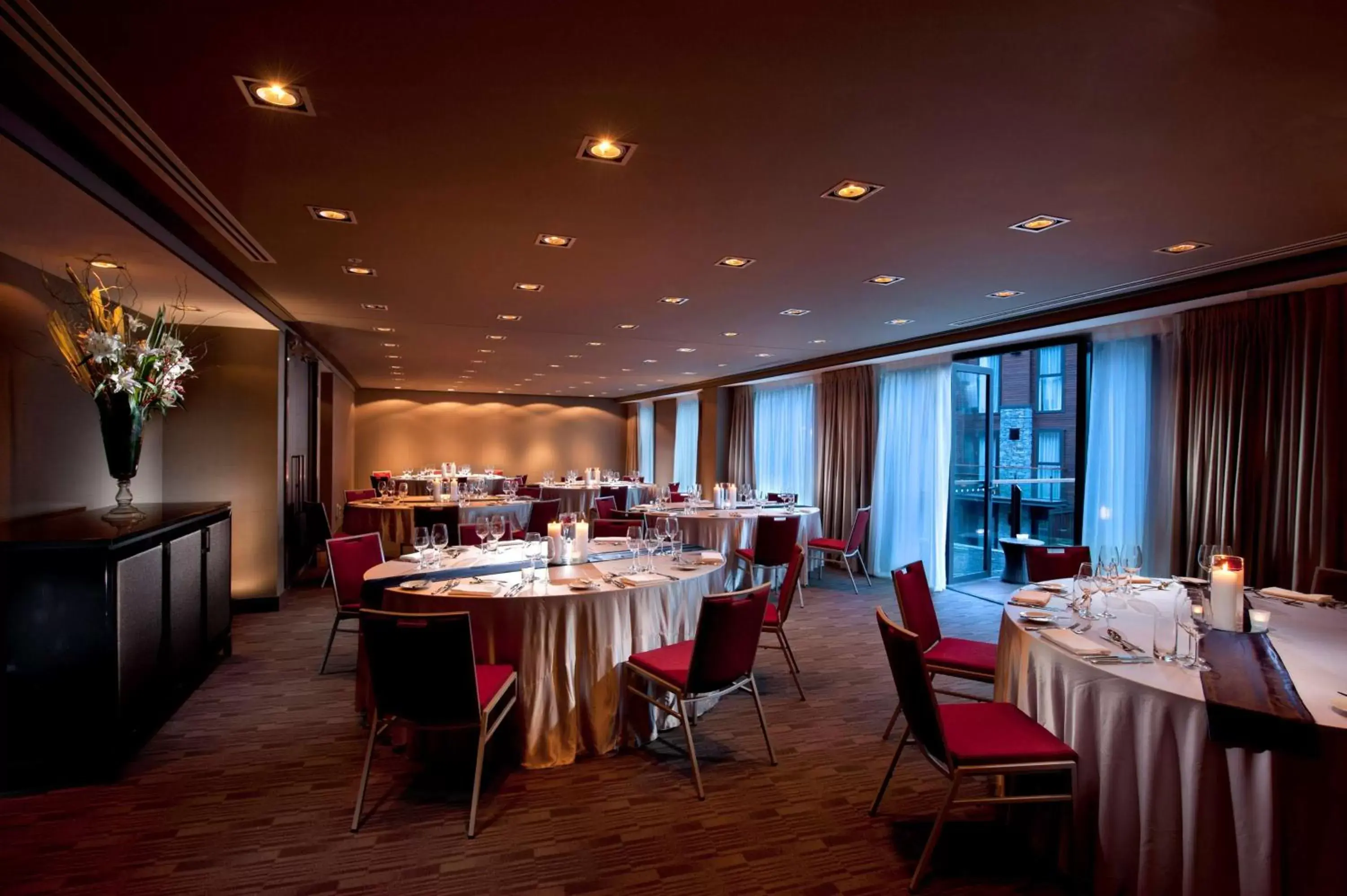 Meeting/conference room, Restaurant/Places to Eat in Hilton Queenstown Resort & Spa