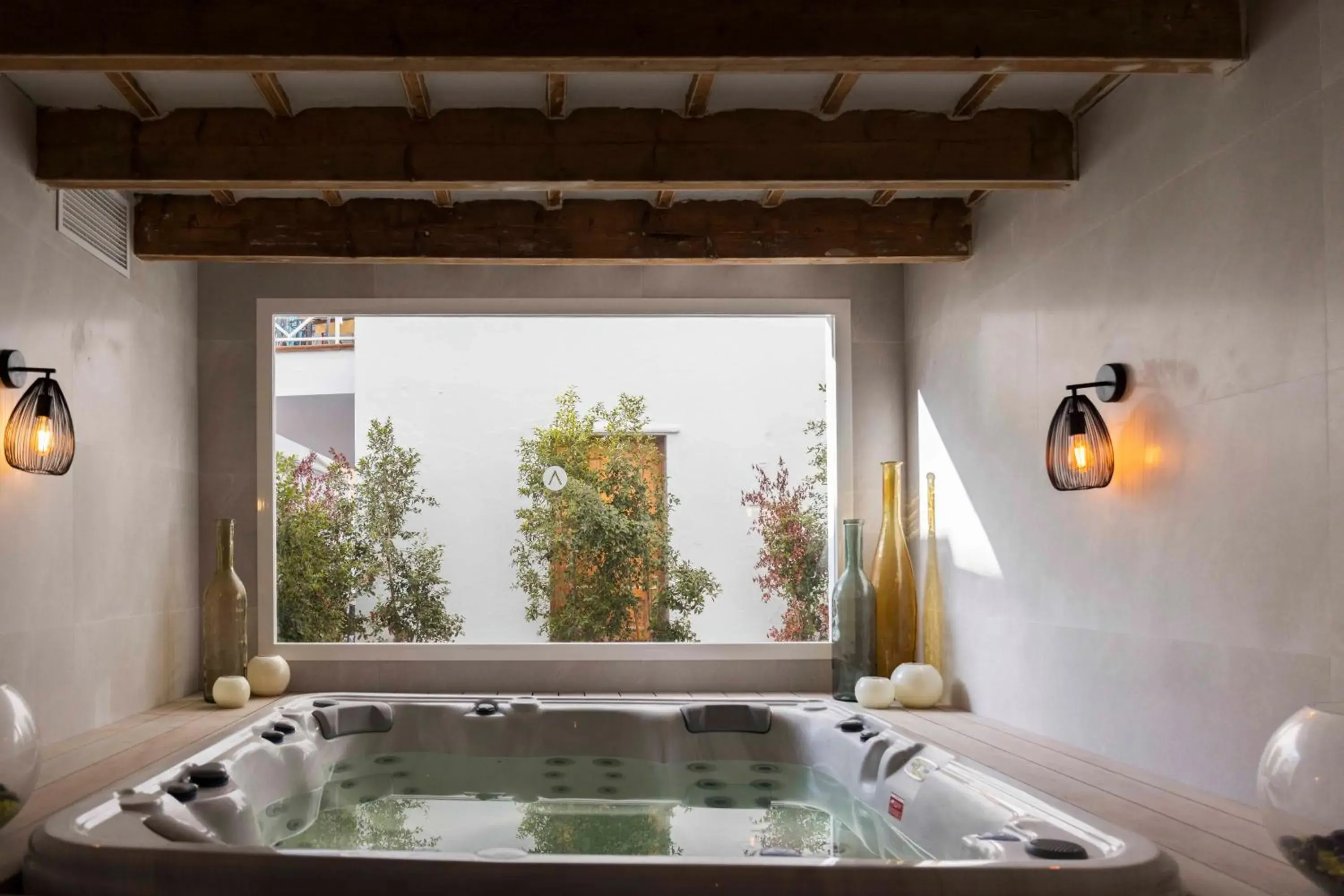 Hot Tub in Alfons Hotel