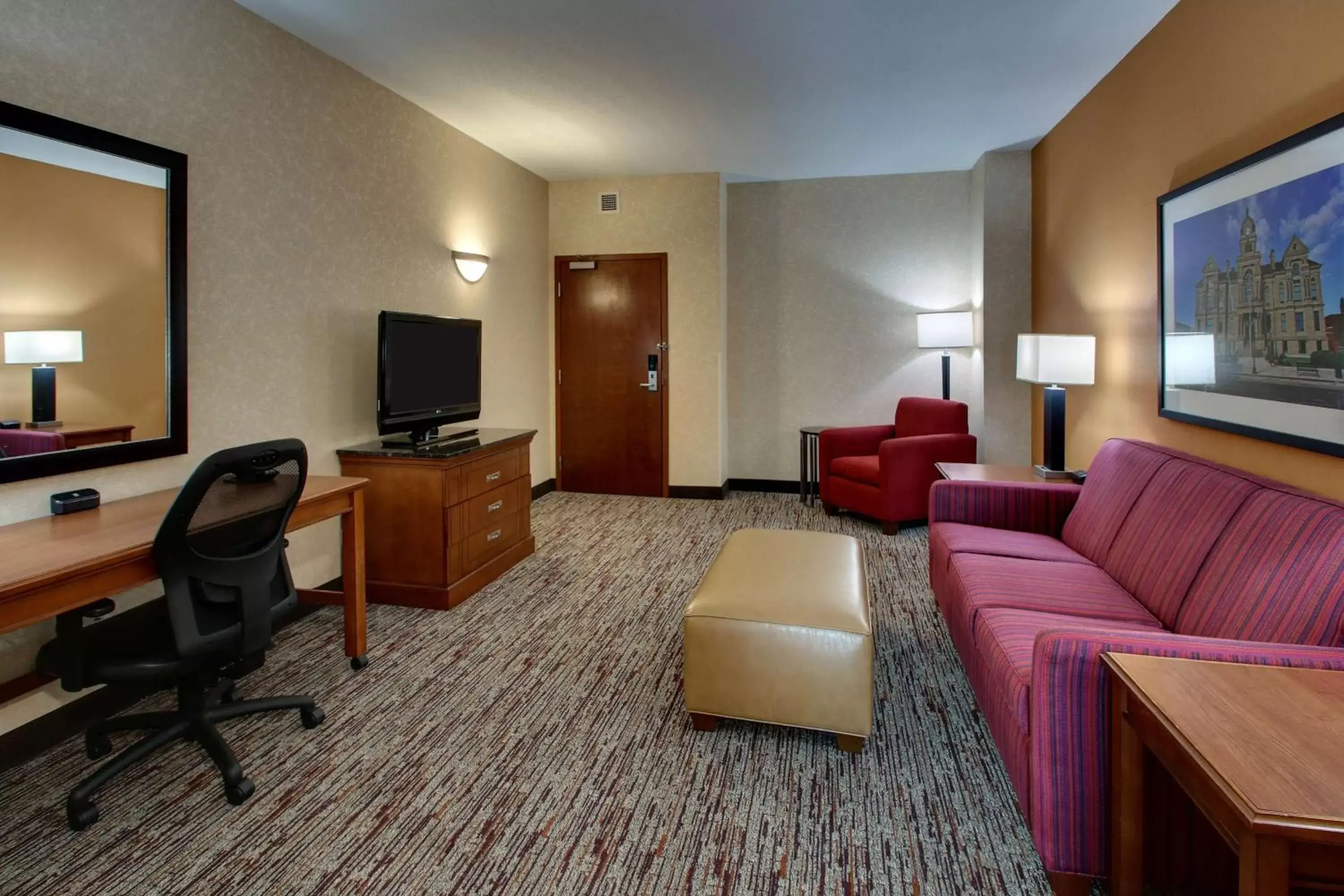 Photo of the whole room, Seating Area in Drury Inn & Suites Findlay