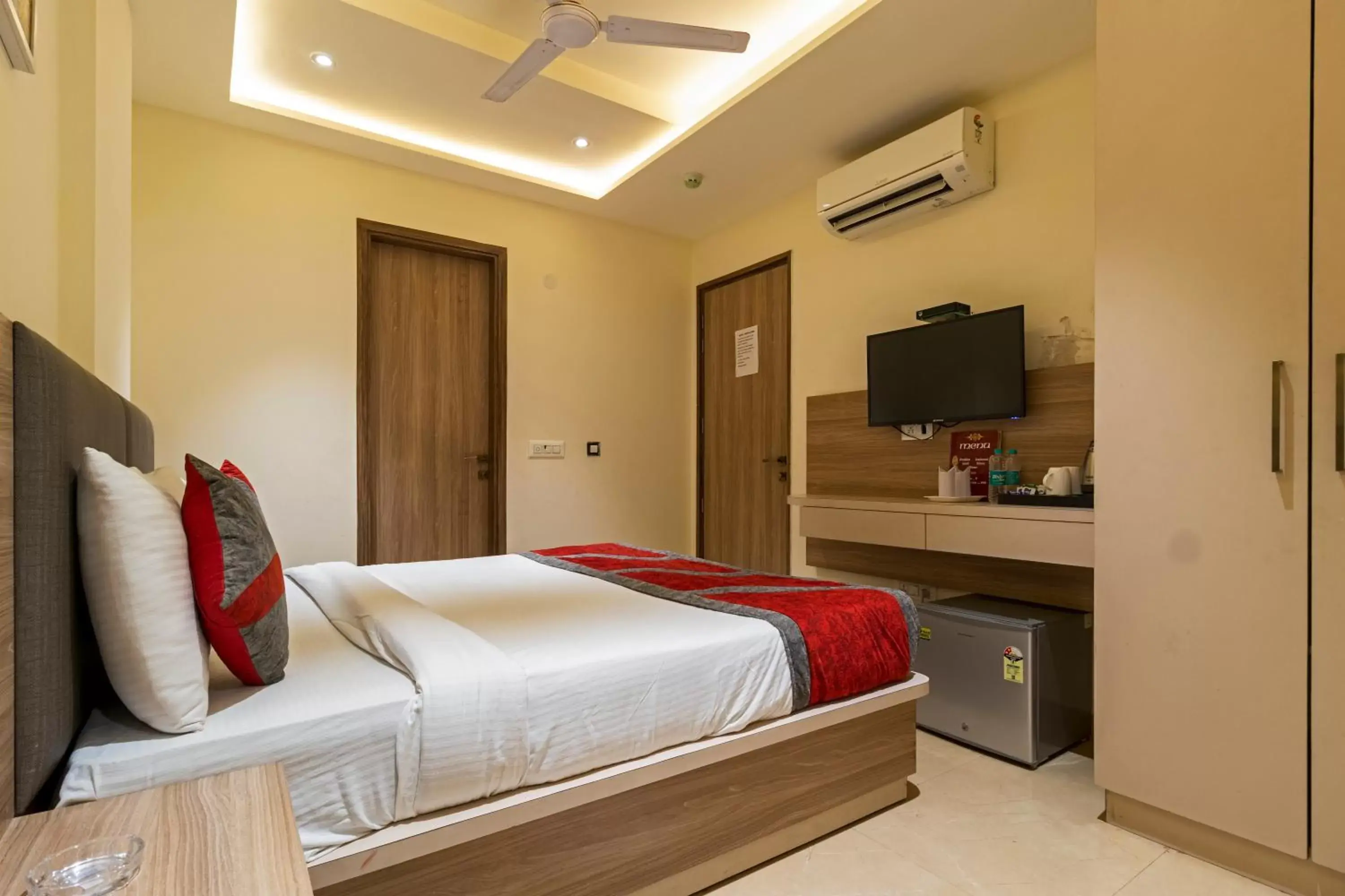 Bedroom, Bed in Hotel Tripple Tree - Karol Bagh Bedroom, Bed in Hotel Tripple Tree - Karol Bagh