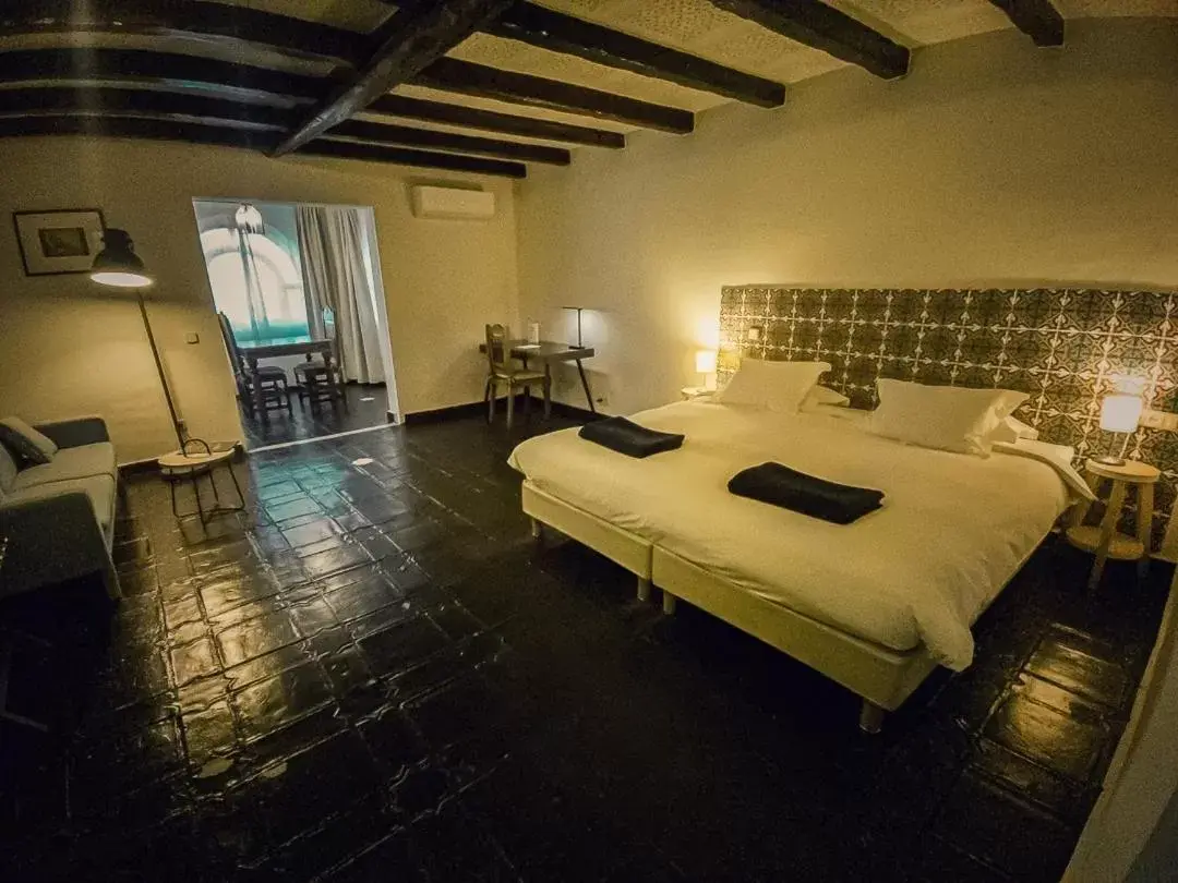 Bedroom, Bed in Hotel Castillo de Monda