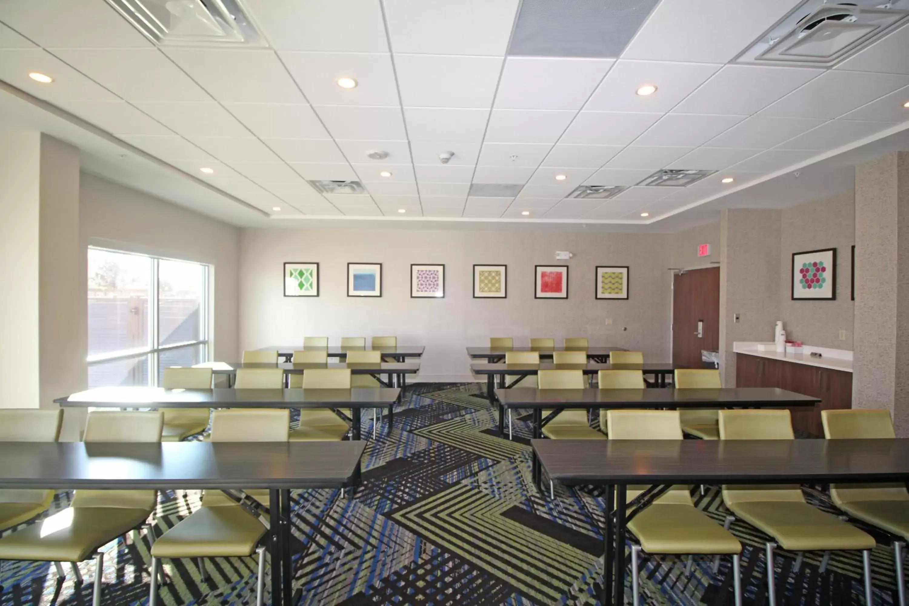 Meeting/conference room, Restaurant/Places to Eat in Holiday Inn Express & Suites Ocala, an IHG Hotel