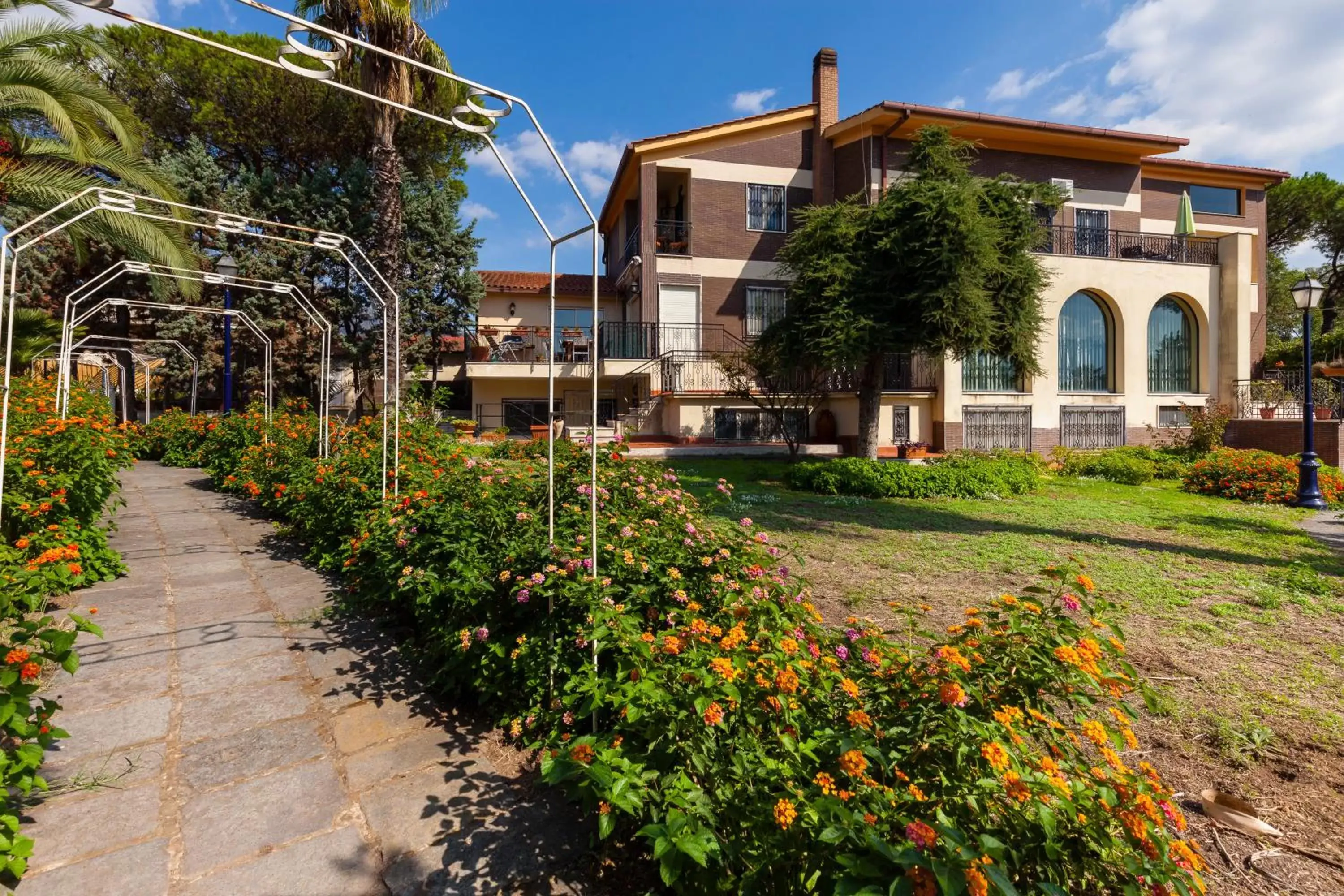 Property Building in Villa Viuli