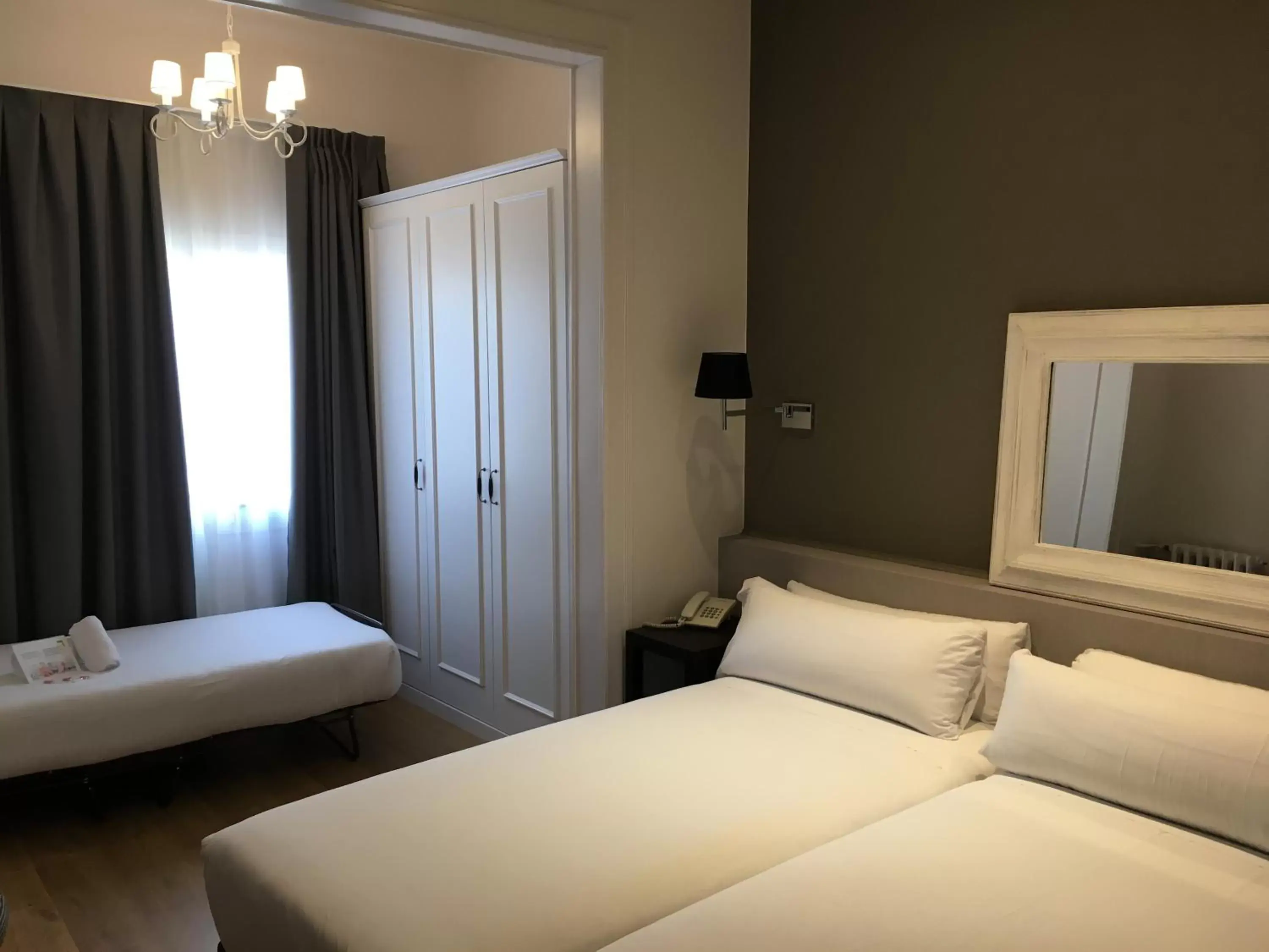 Photo of the whole room, Bed in Mesón Castilla Atiram Hotels