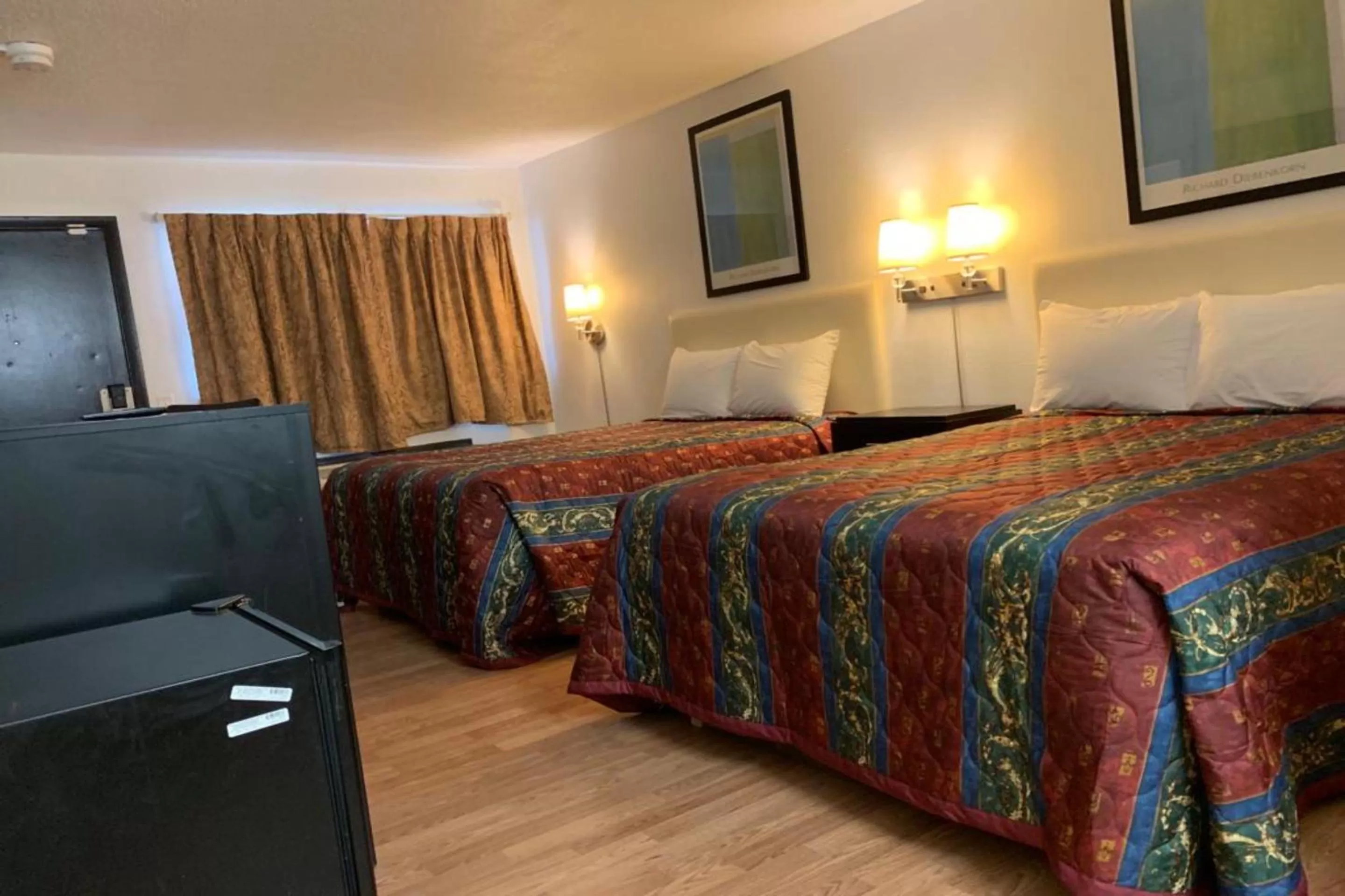 Bedroom, Bed in Economy Inn of Holland