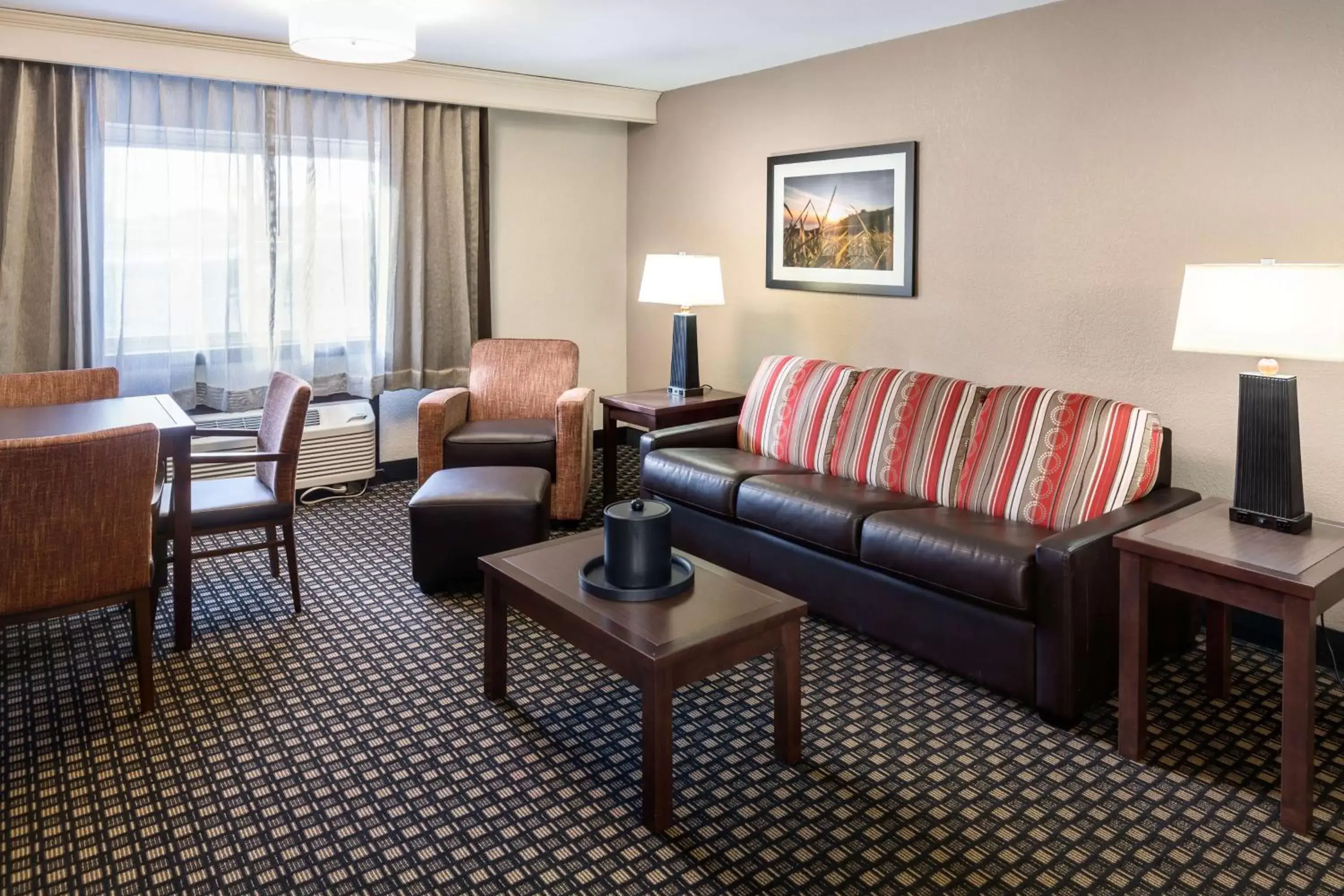 Bedroom, Seating Area in Best Western Plus Ramkota Hotel