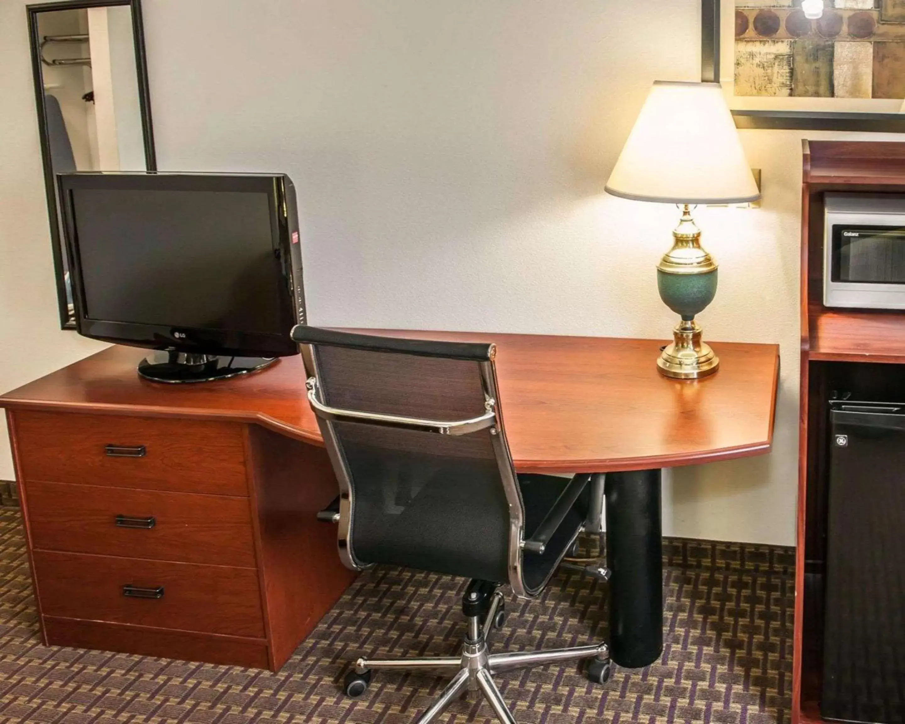 Photo of the whole room, TV/Entertainment Center in Sleep Inn South Bend Airport