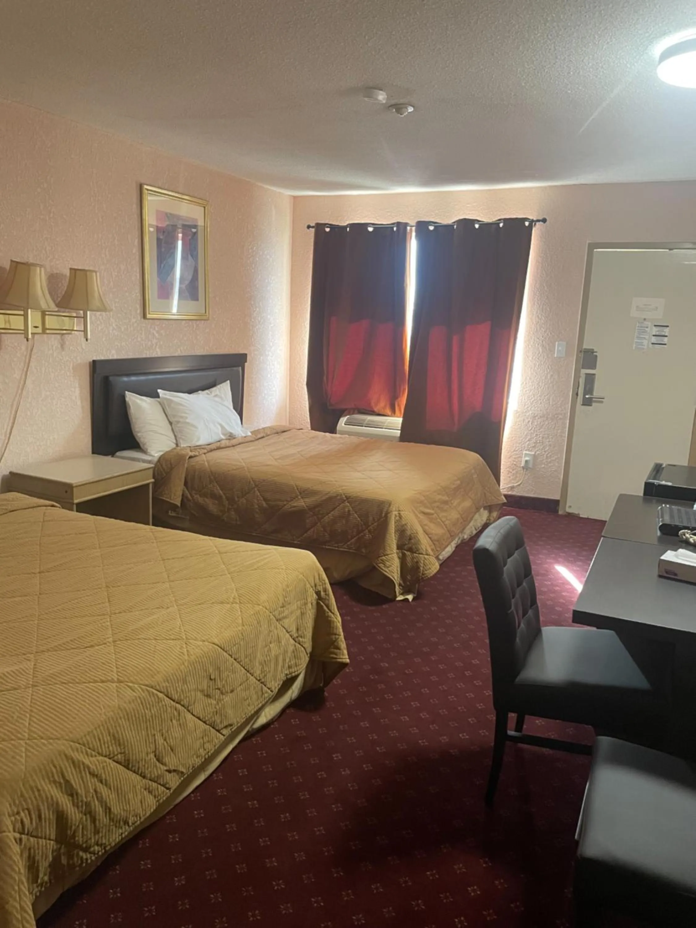 Bedroom, Bed in Niagara Lodge & Suites