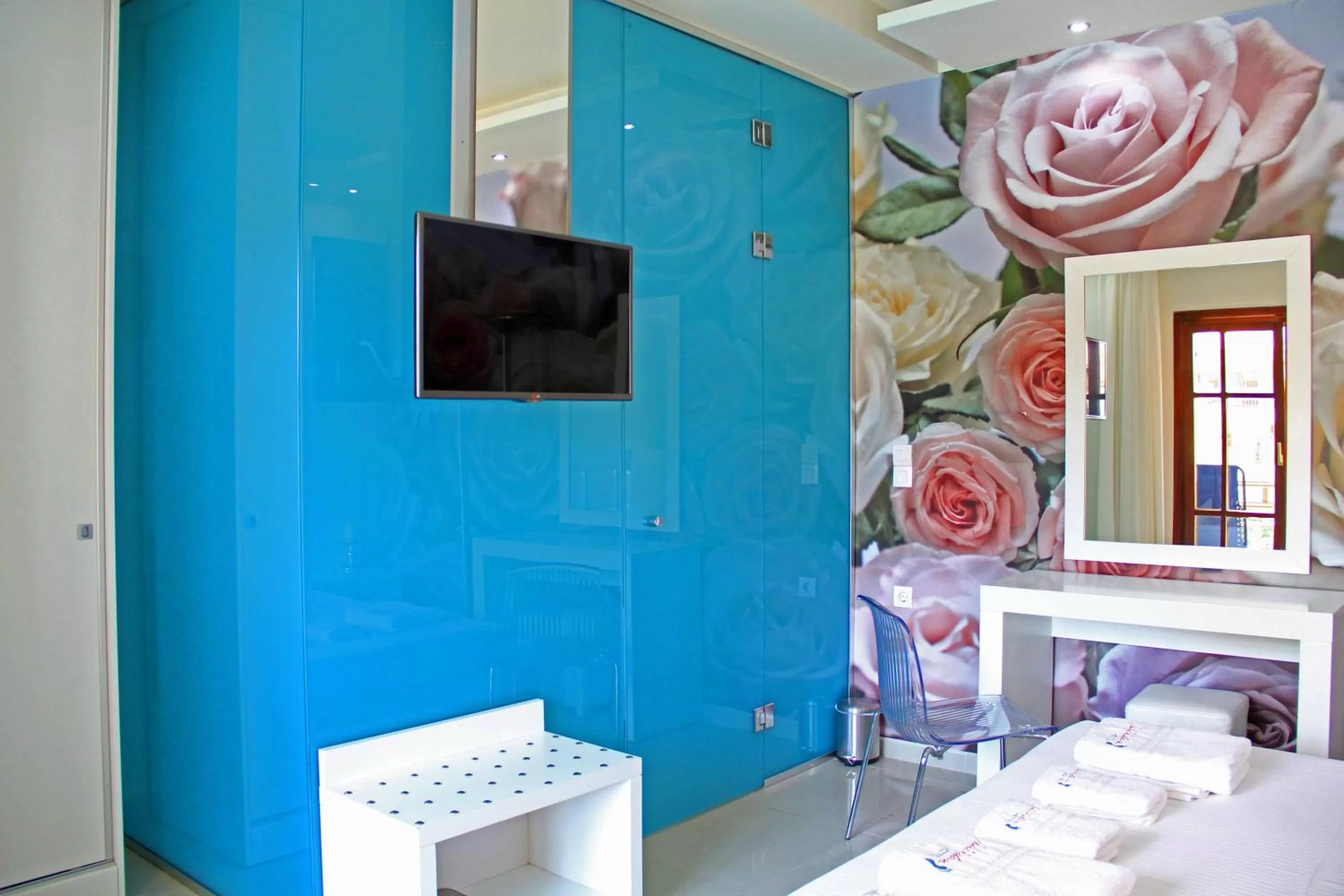 Photo of the whole room in Macedon