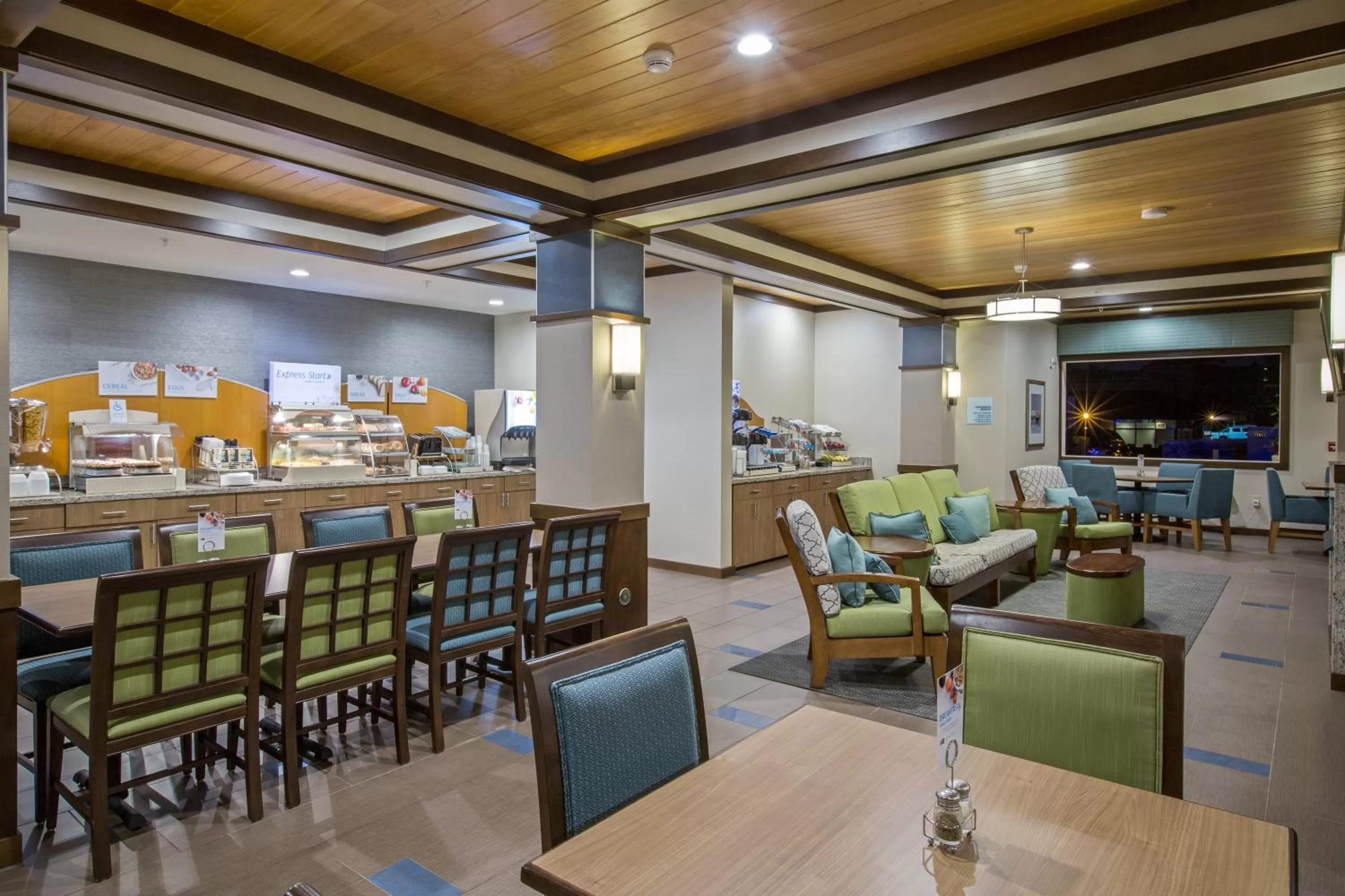 Breakfast in Holiday Inn Express & Suites Kailua-Kona by IHG