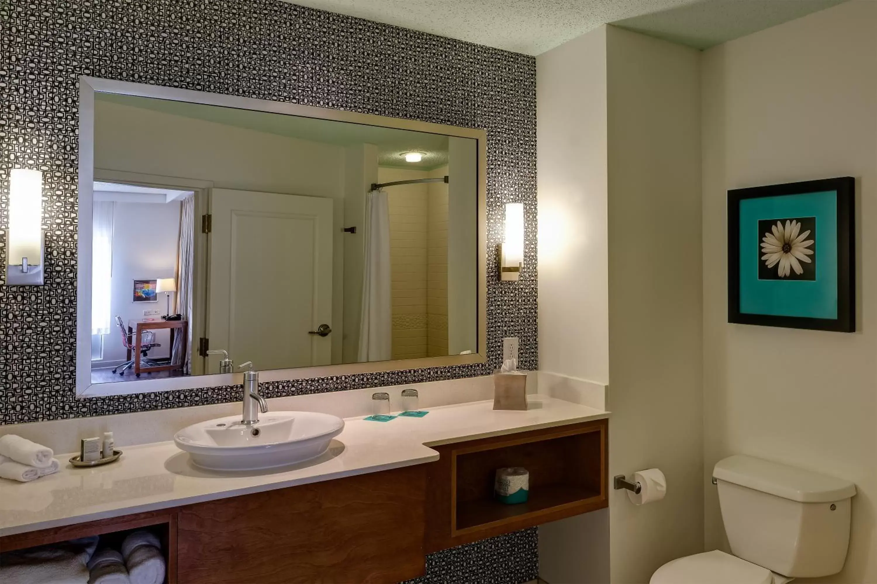 Bathroom in Hotel Indigo Columbus Architectural Center, an IHG Hotel