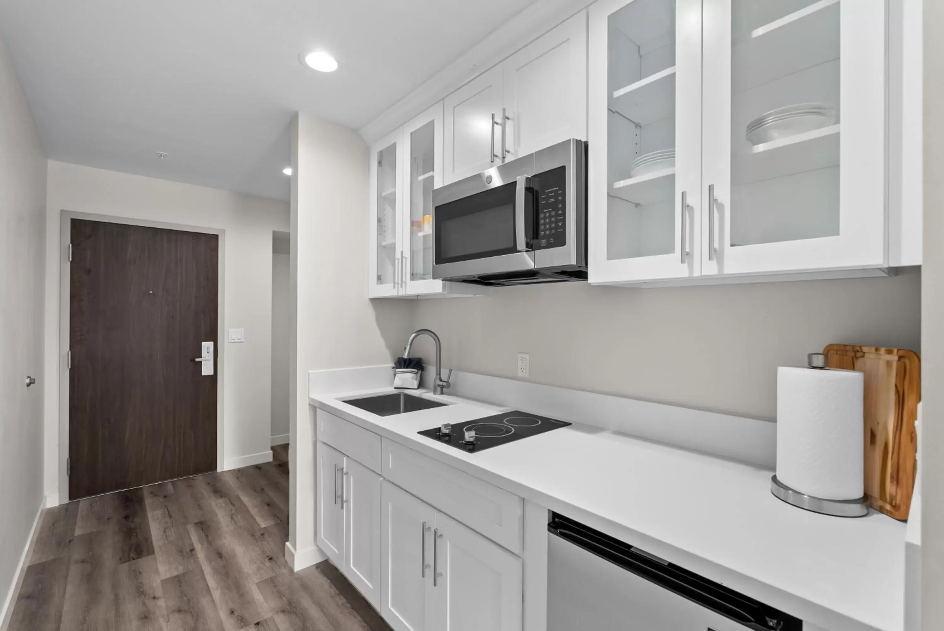 Kitchen/Kitchenette in Cedar Street Hotel & Suites