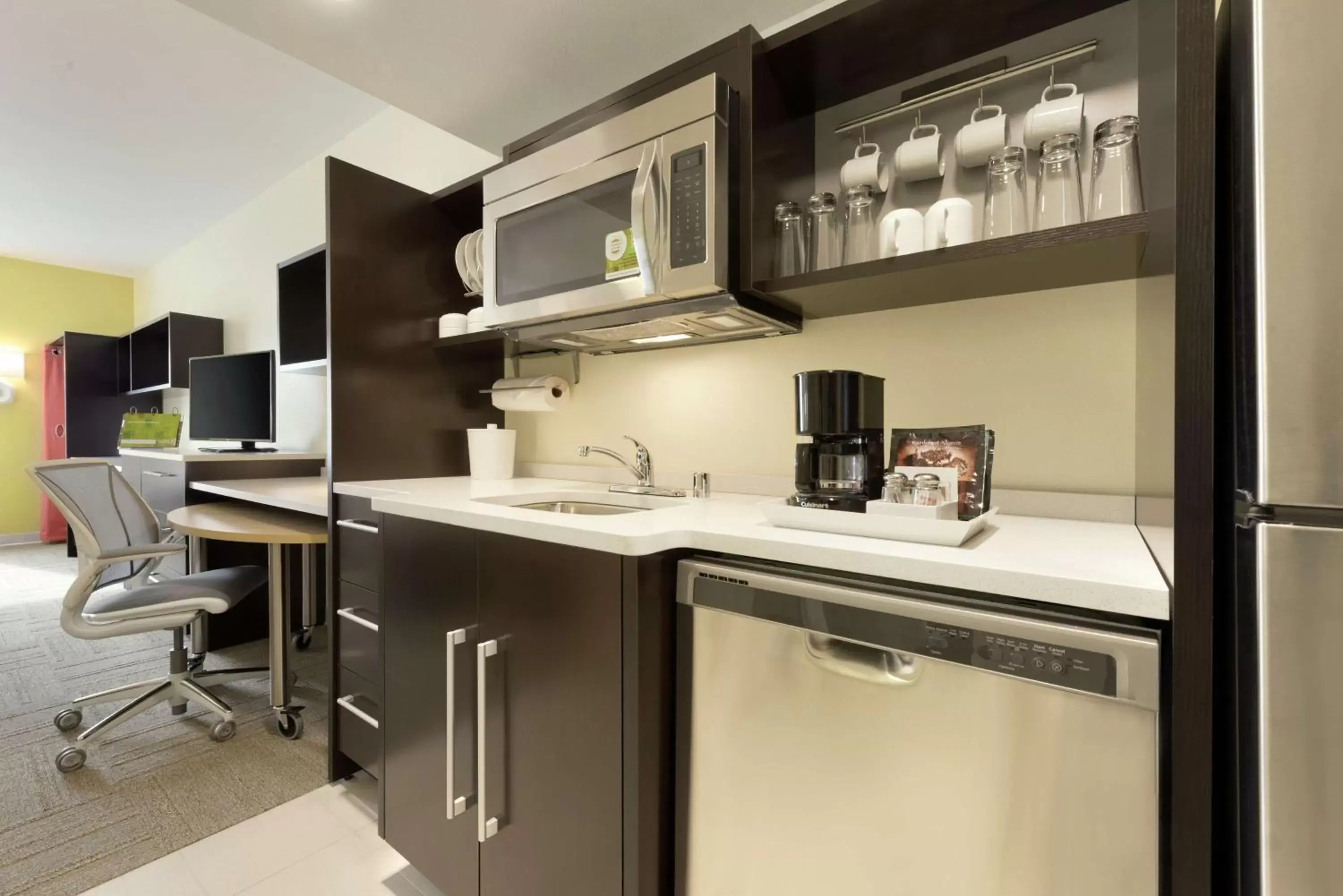 Bedroom, Kitchen/Kitchenette in Home2 Suites By Hilton La Crosse