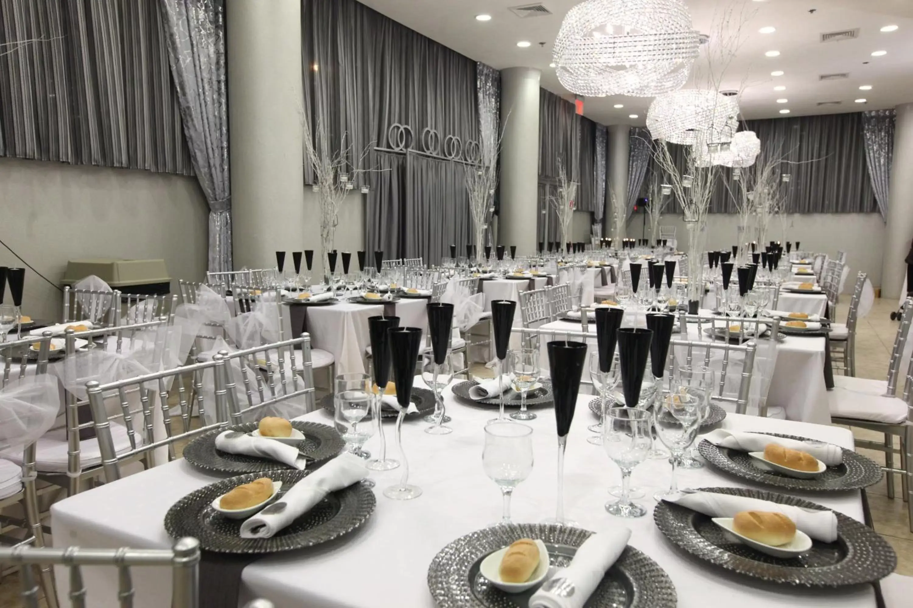 Banquet/Function facilities, Restaurant/Places to Eat in Pointe Plaza Hotel