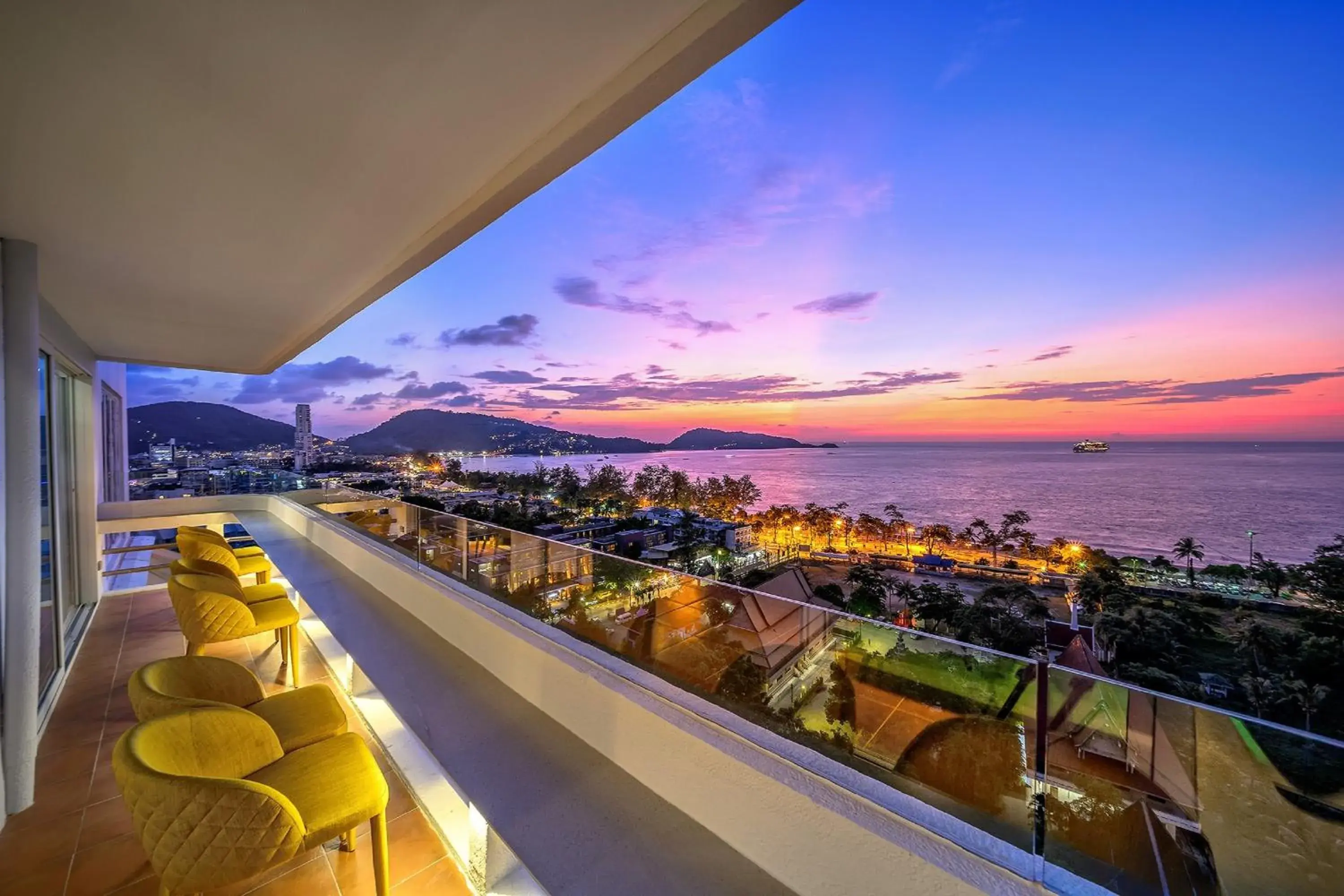 Lounge or bar in Andaman Beach Suites Hotel, Patong Phuket Lounge or bar in Andaman Beach Suites Hotel, Patong Phuket