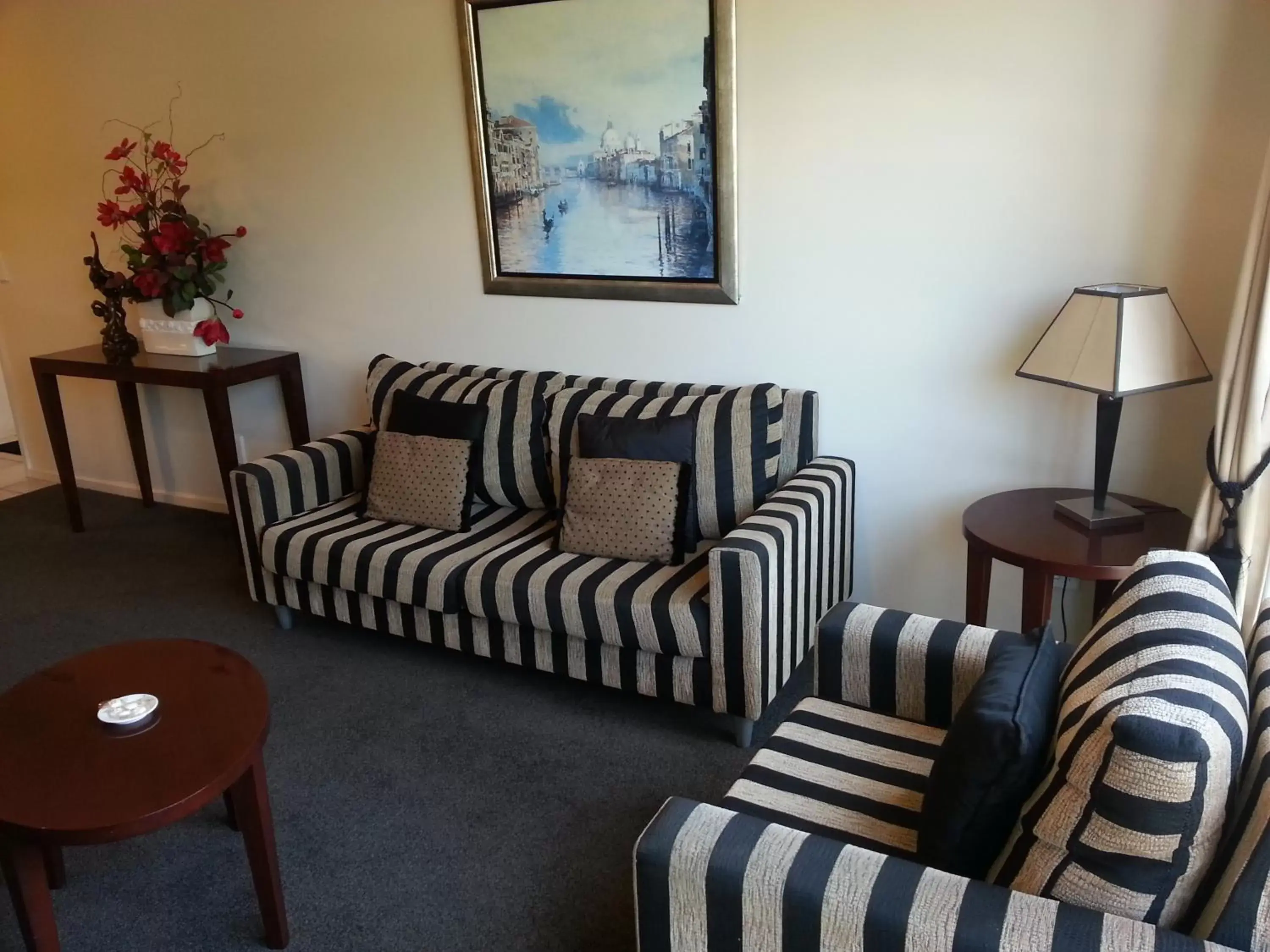 Living room, Seating Area in Cedar Grove Motor Lodge