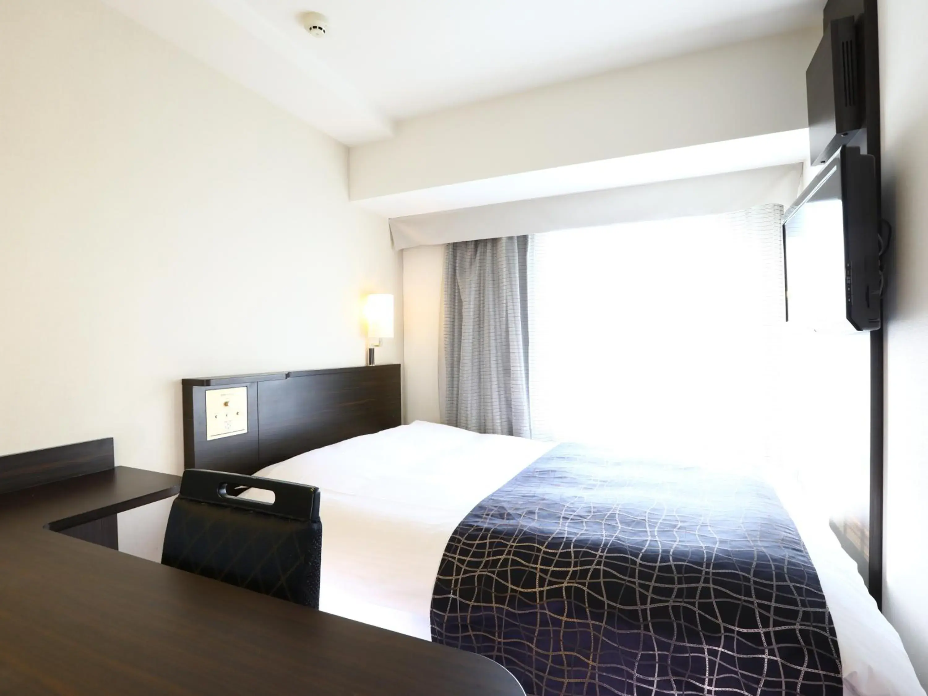 Photo of the whole room, Bed in APA Hotel Shimbashi Onarimon