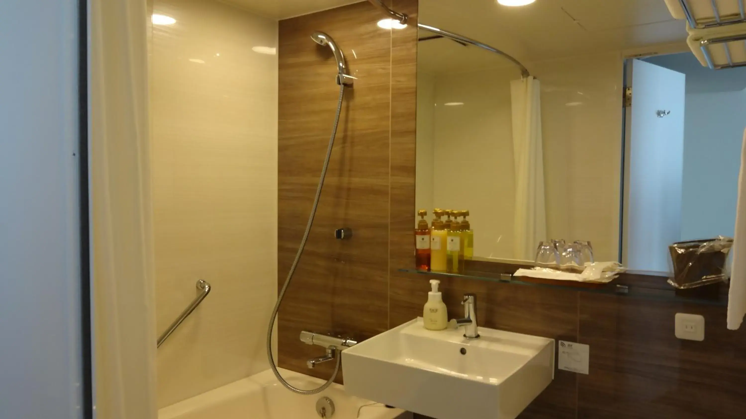 Bathroom, Coffee/Tea Facilities in Breezbay Hotel Resort & Spa