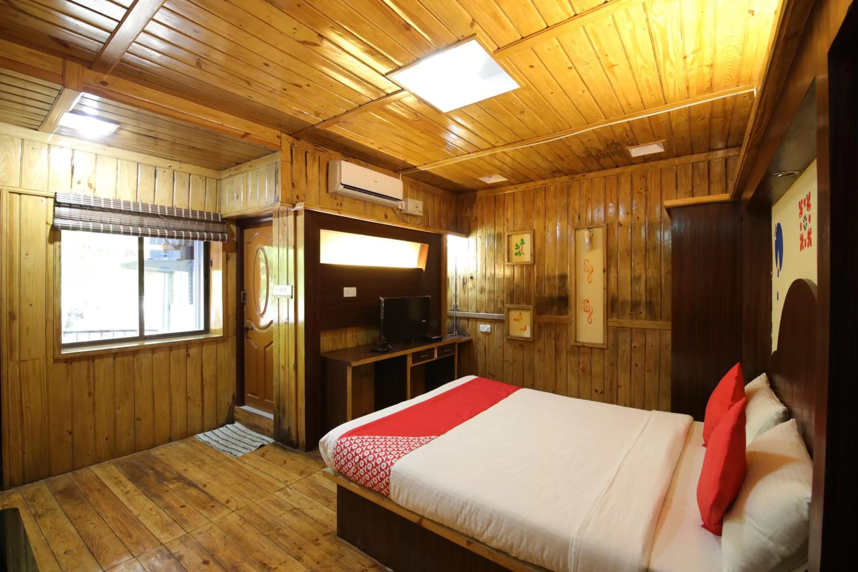 Photo of the whole room in Greenwood Resort