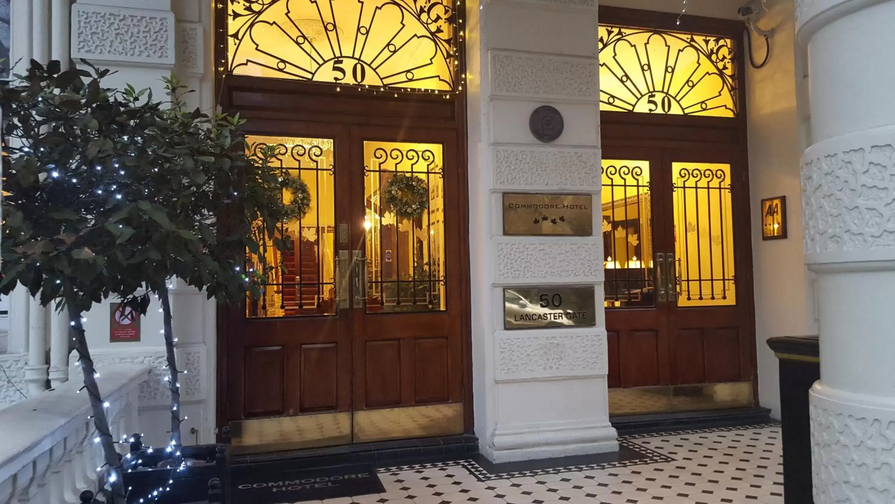 View (from property/room) in Commodore Hotel View (from property/room) in Commodore Hotel