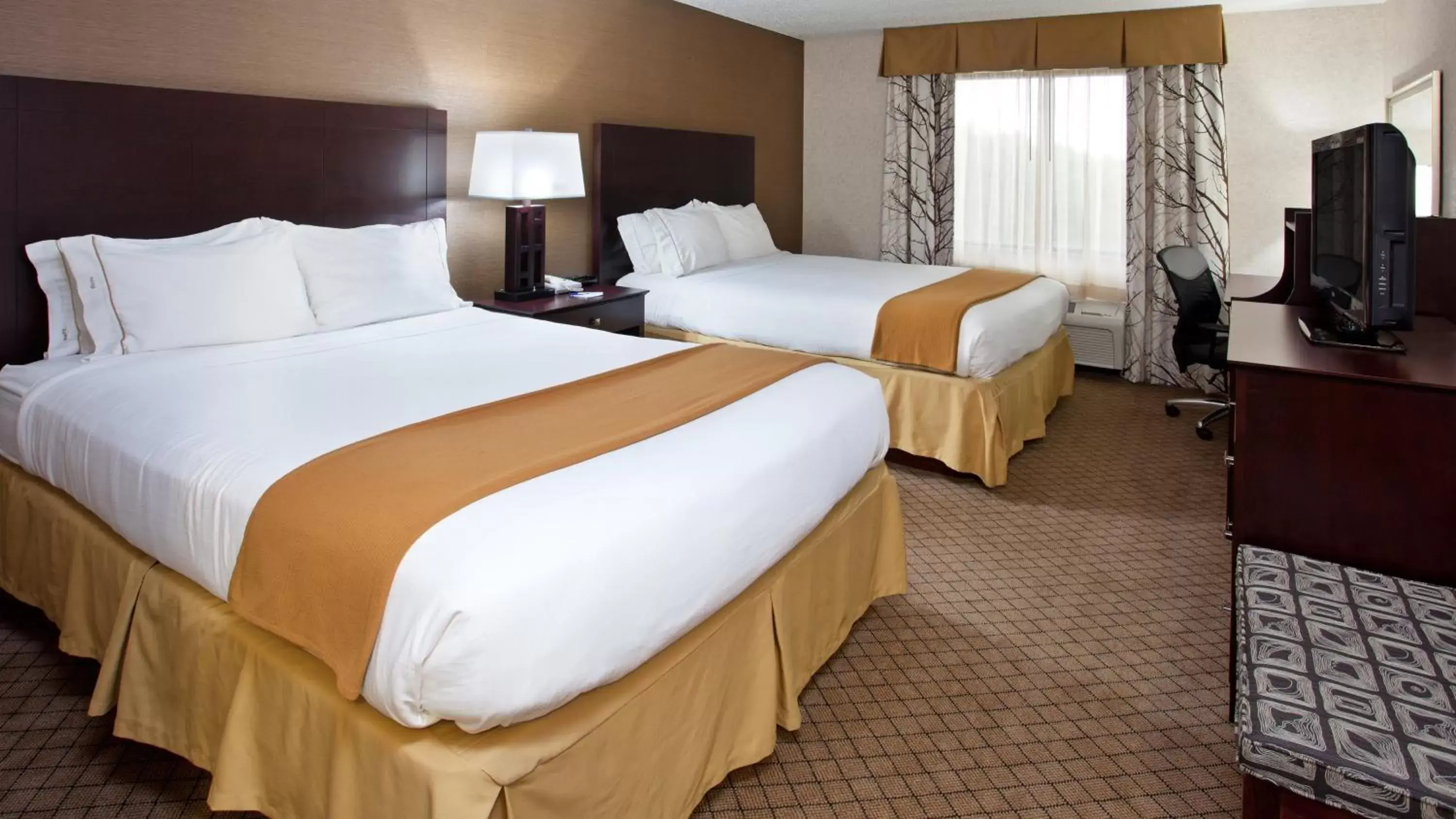 Photo of the whole room, Bed in Holiday Inn Express Grove City - Premium Outlet Mall, an IHG Hotel