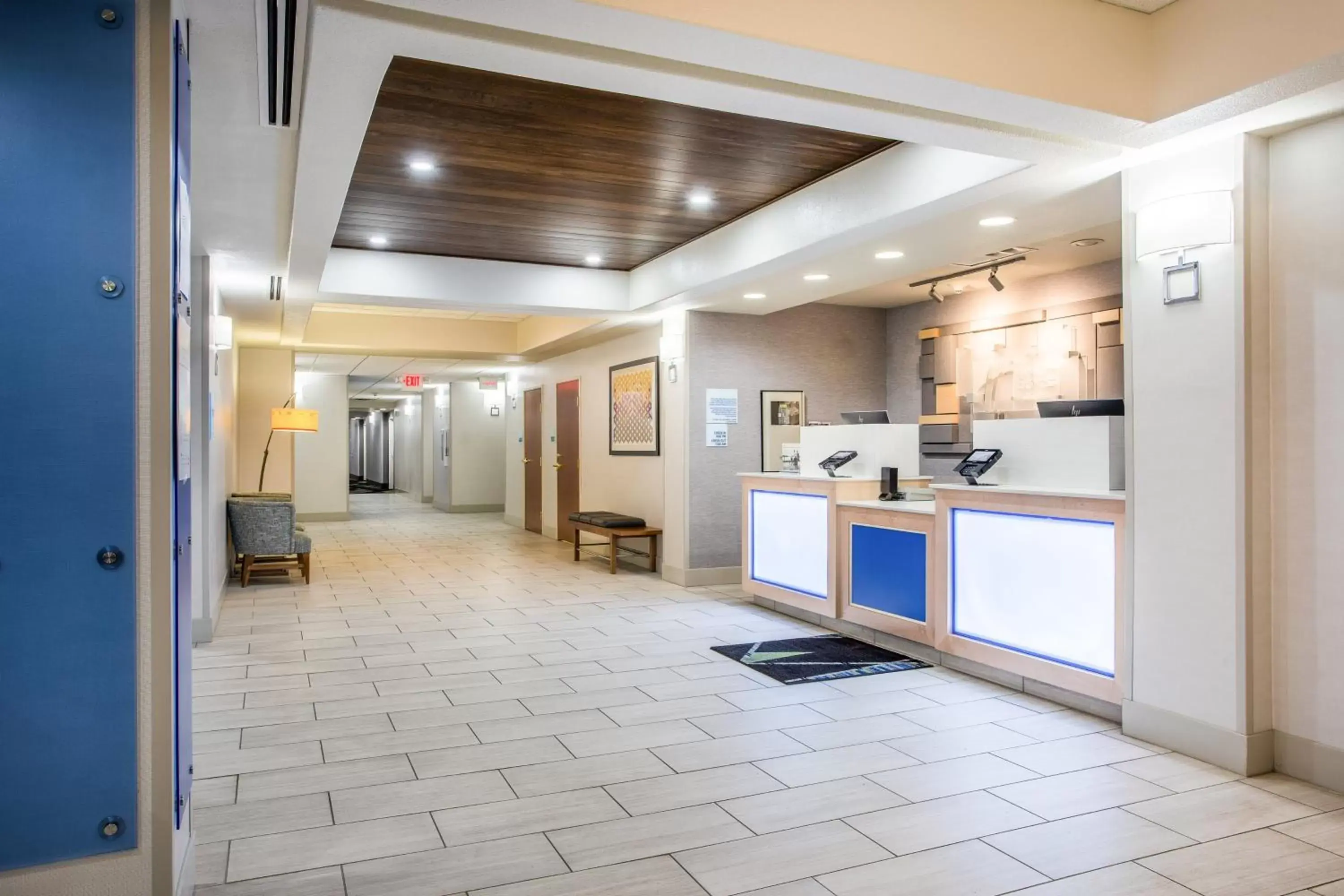 Property building, Kitchen/Kitchenette in Holiday Inn Express Hotel & Suites Lewisburg, an IHG Hotel