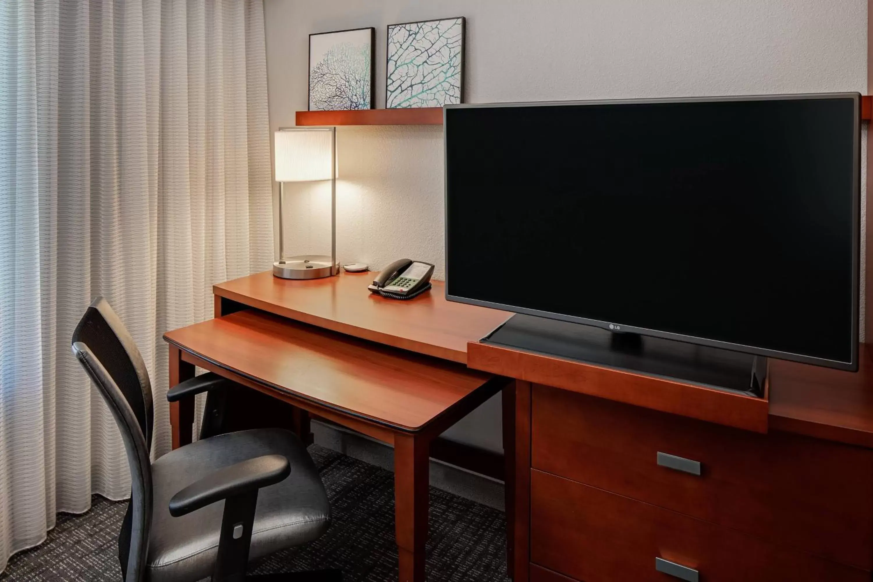 Photo of the whole room, TV/Entertainment Center in Courtyard by Marriott San Antonio SeaWorld®/Westover Hills