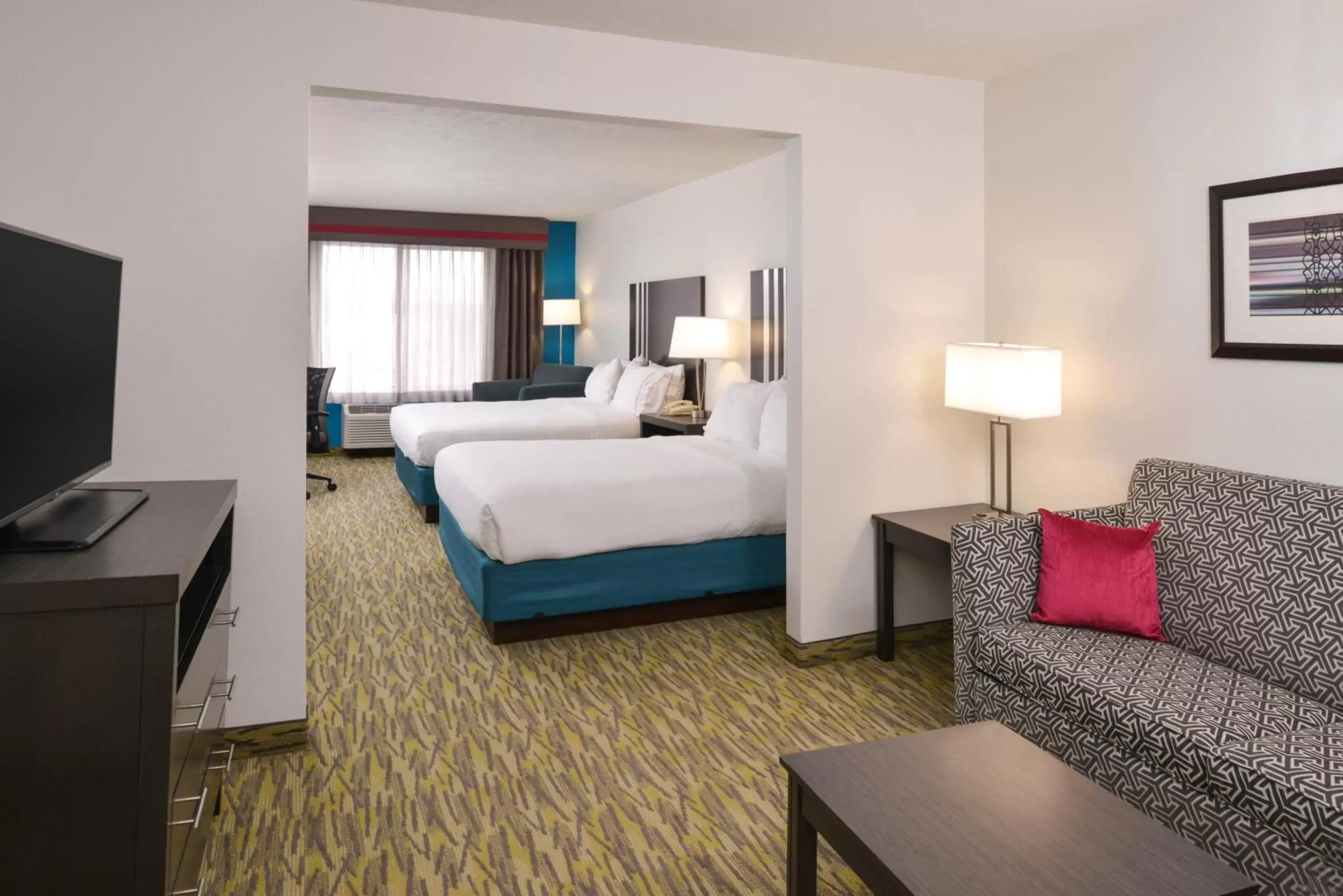 Photo of the whole room, Bed in Holiday Inn Express Hotel & Suites Omaha West, an IHG Hotel