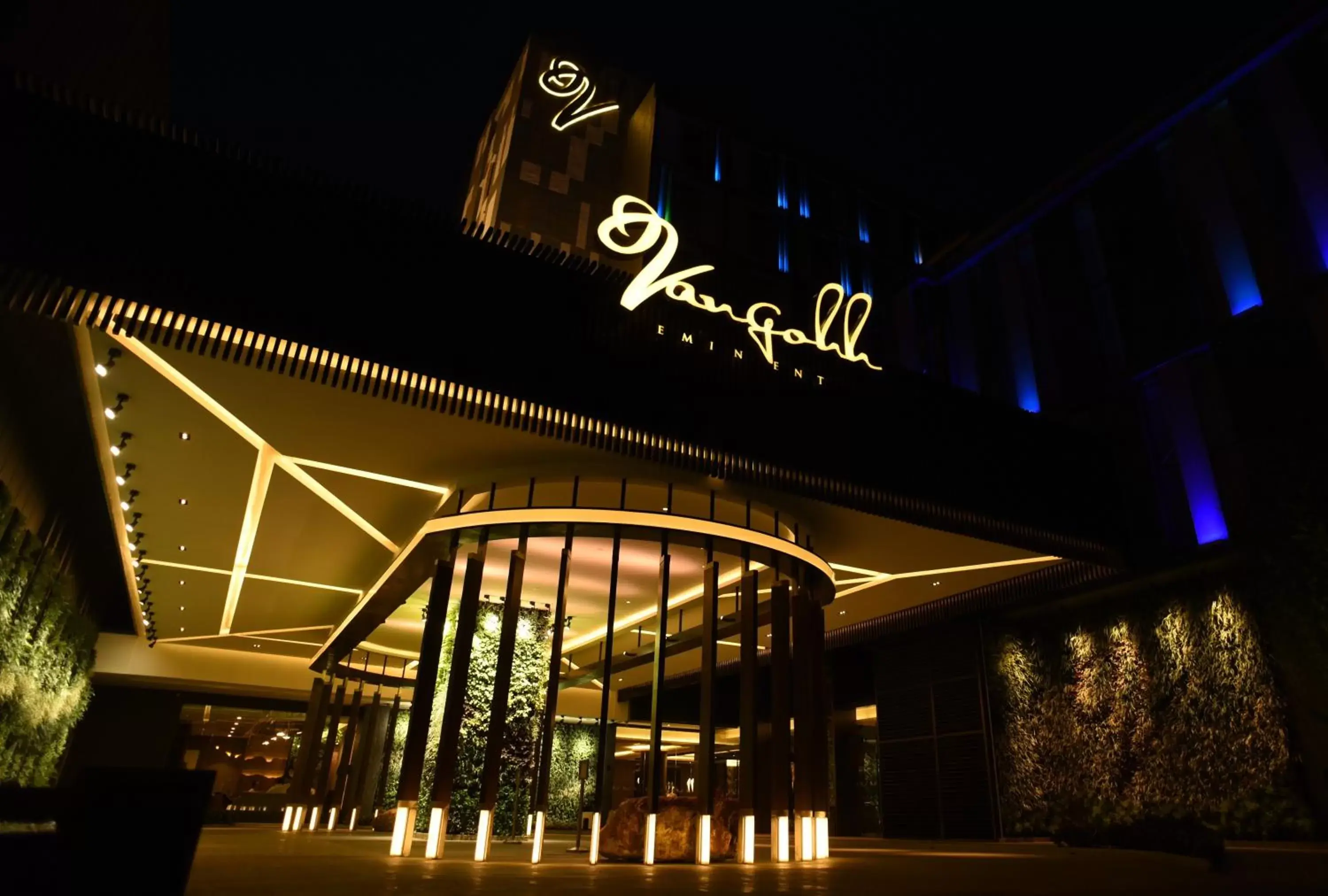 Facade/entrance in Vangohh Eminent Hotel & Spa Facade/entrance in Vangohh Eminent Hotel & Spa