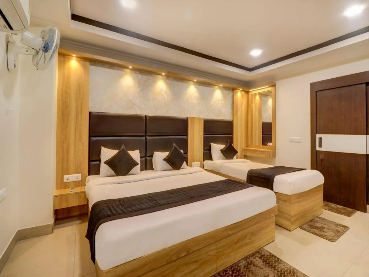 Bed in HOTEL DAKHA INTERNATIONAL - Karol Bagh, New Delhi