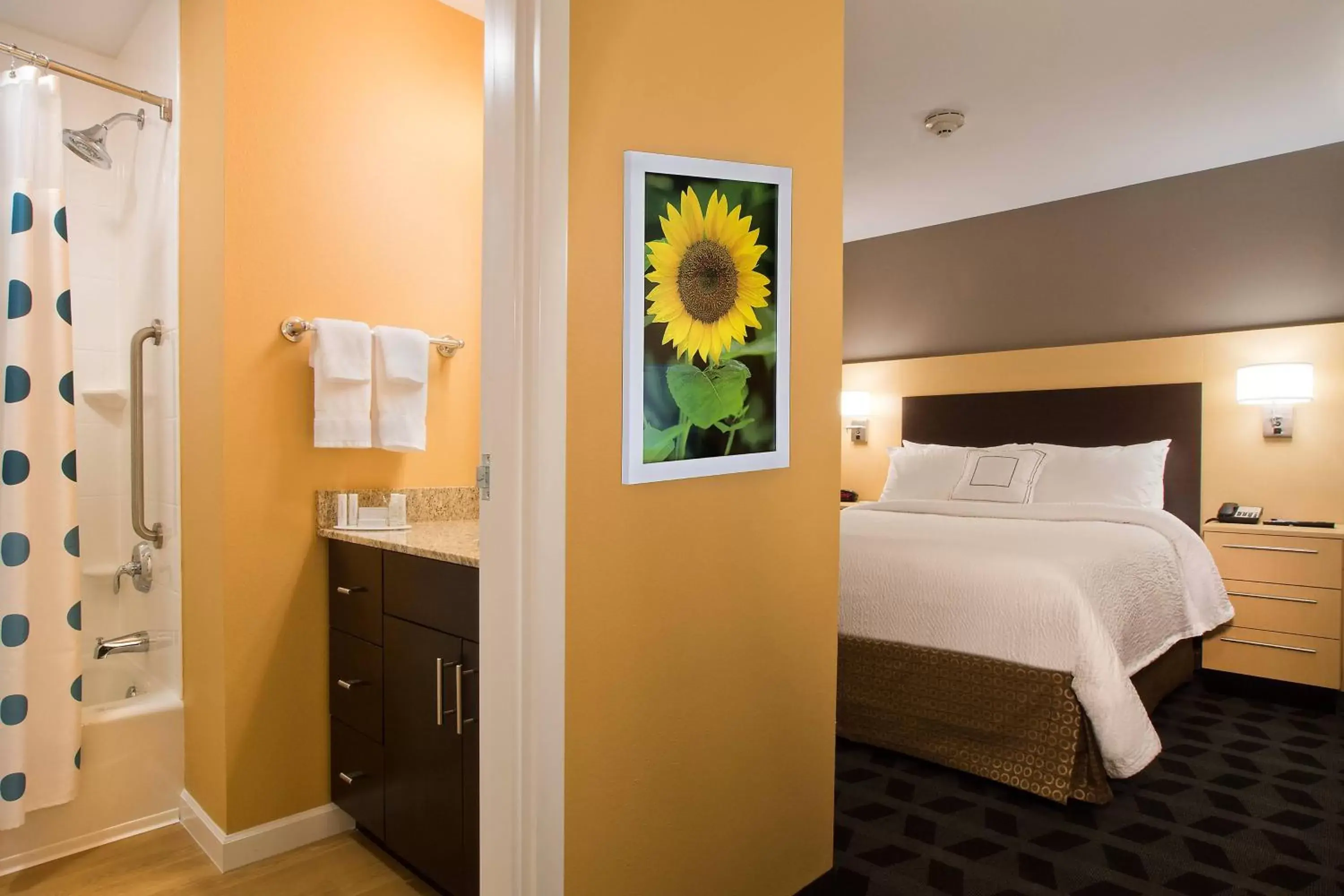 Bedroom, Bathroom in TownePlace Suites by Marriott Dodge City