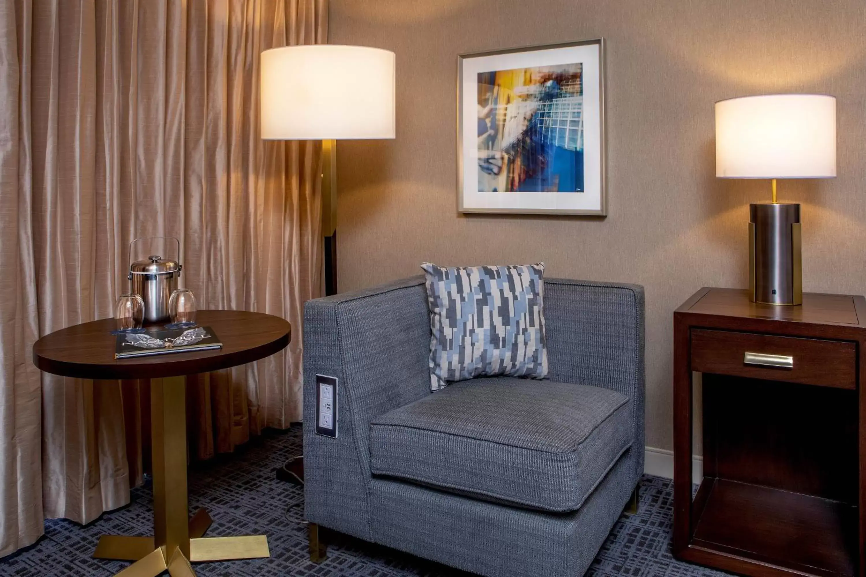 Photo of the whole room, Seating Area in Sheraton Music City Nashville Airport