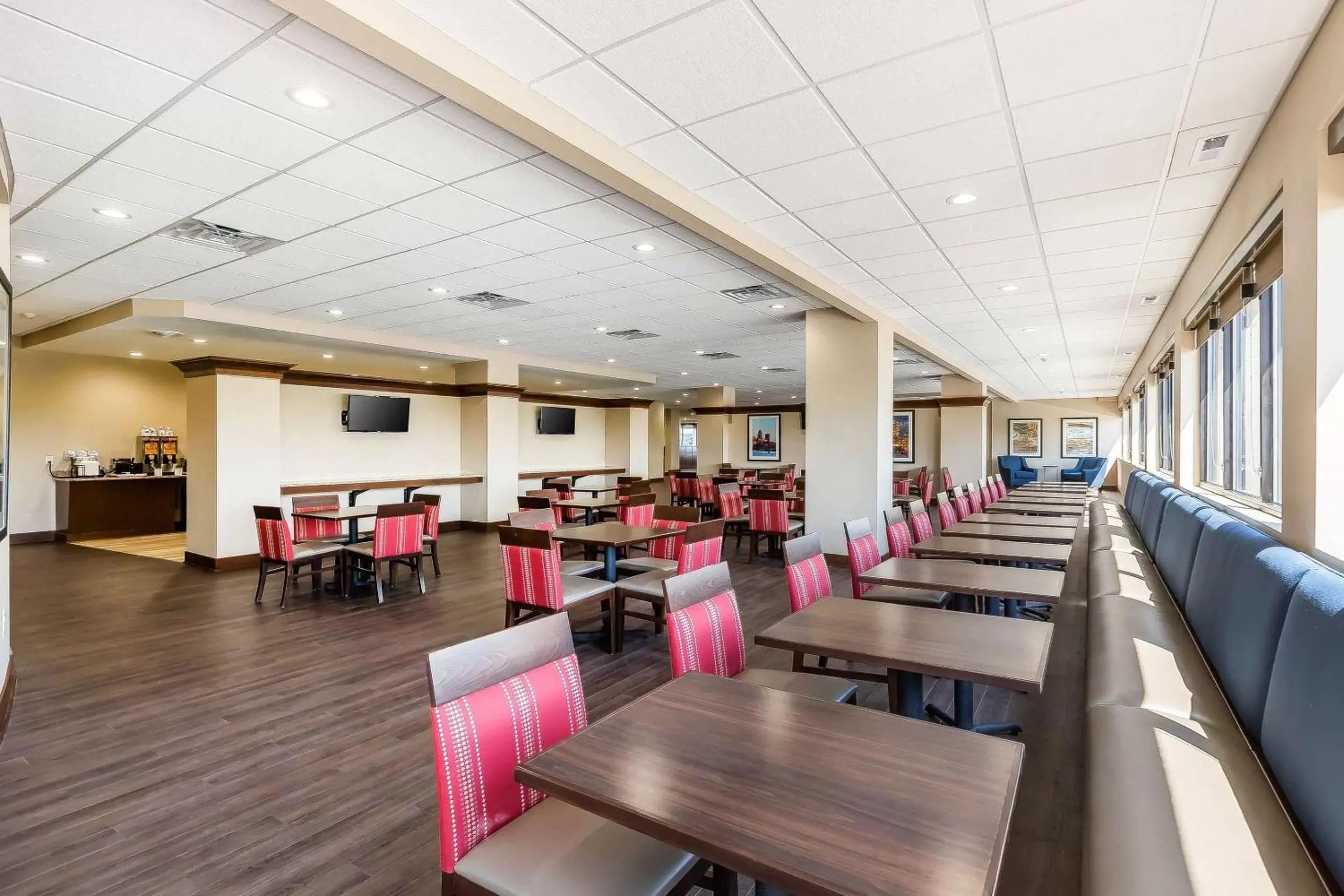 Restaurant/Places to Eat in Comfort Inn & Suites Event Center