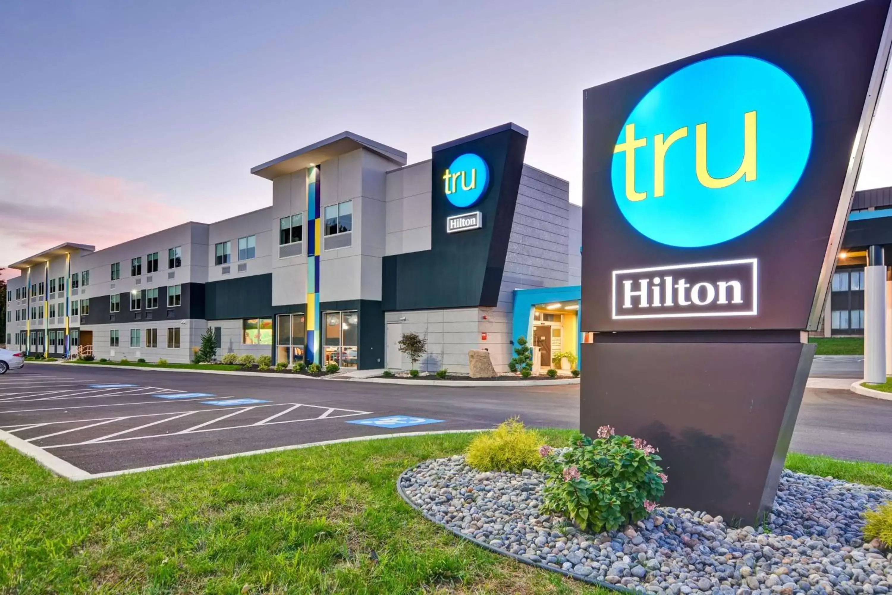 Property building in Tru by Hilton Syracuse North Airport Area Property building in Tru by Hilton Syracuse North Airport Area