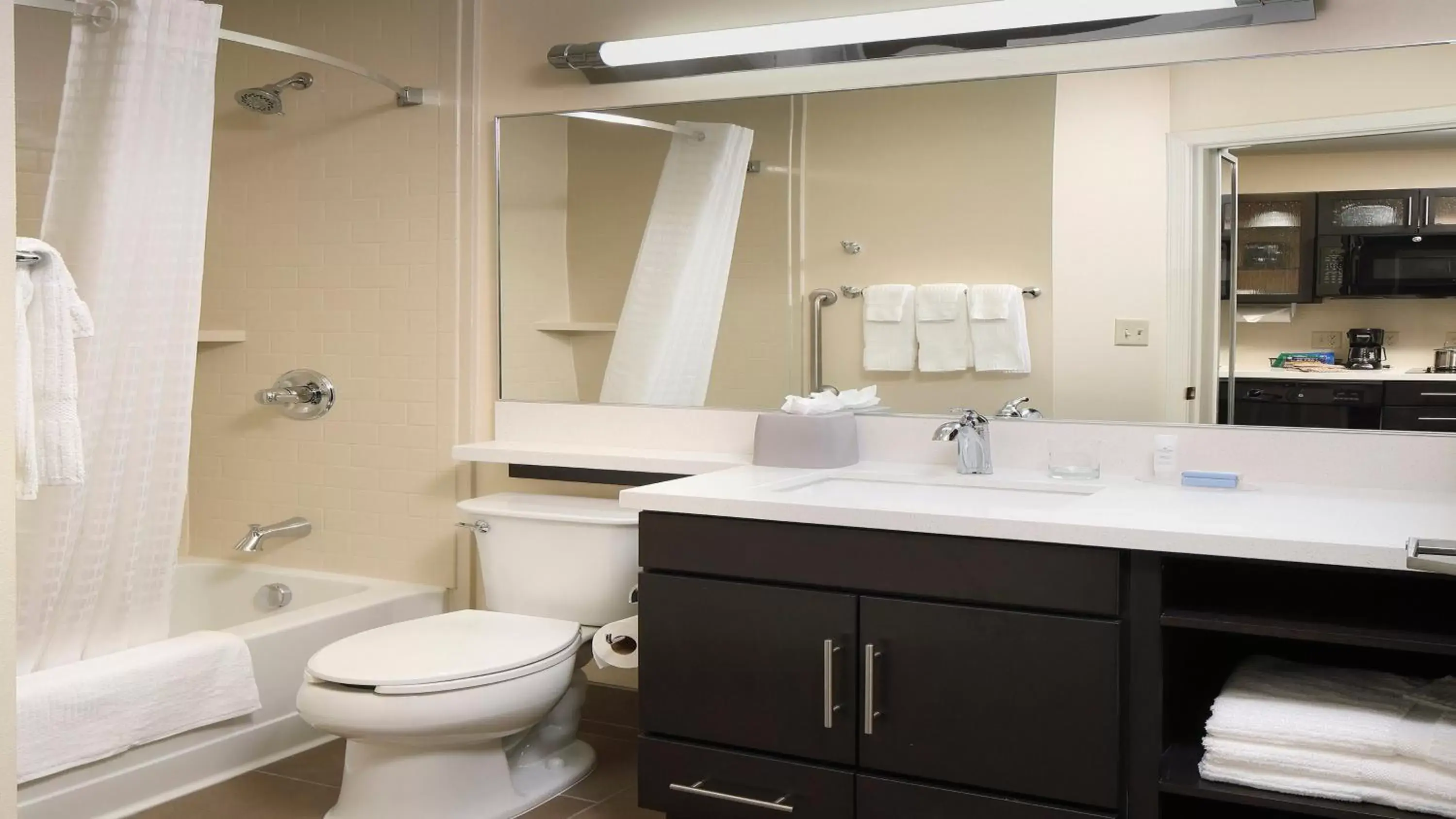 Bathroom in Candlewood Suites - Newark South - University Area, an IHG Hotel