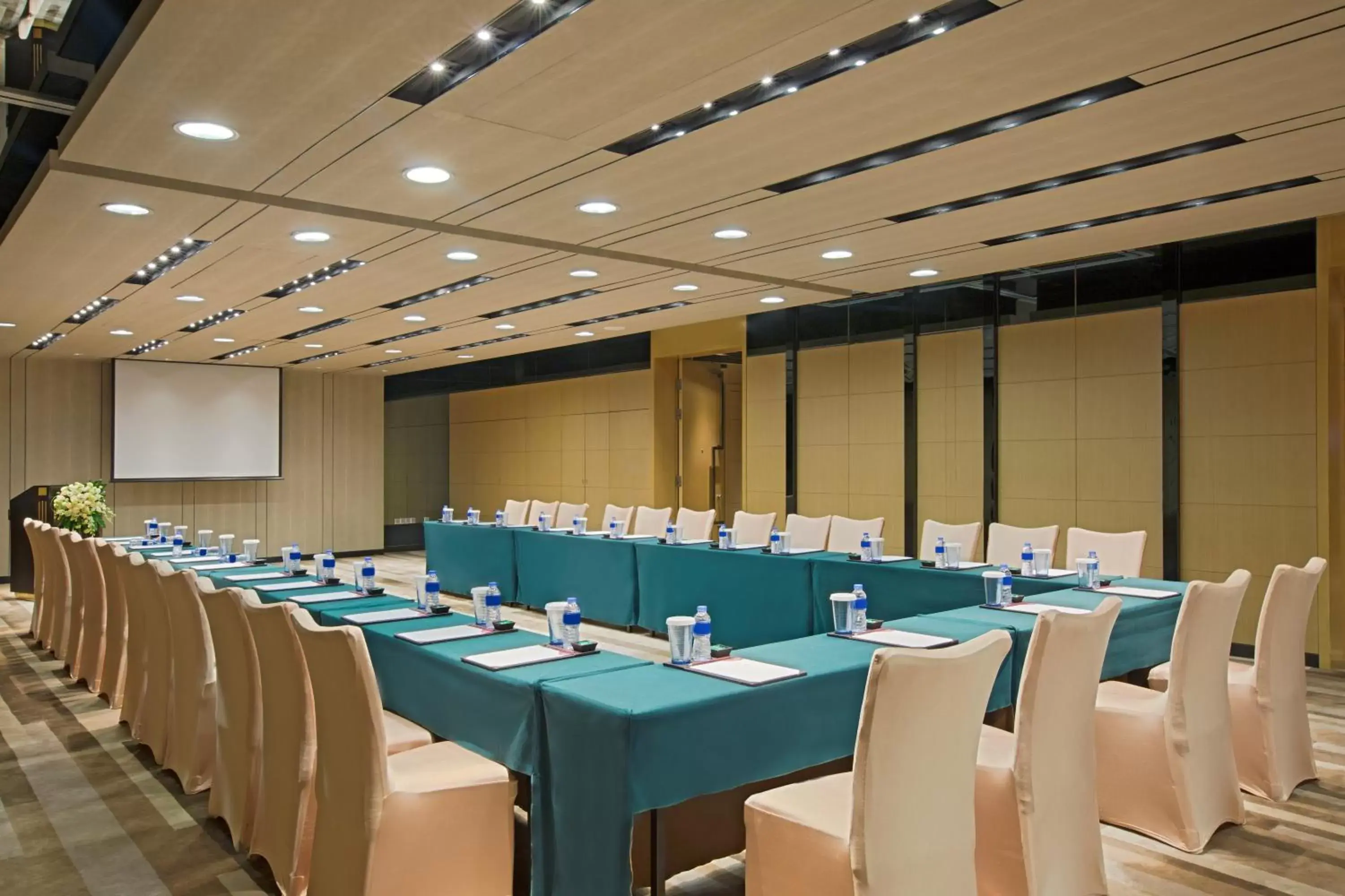 Meeting/conference room, Business Area/Conference Room in Crowne Plaza Guangzhou Huadu, an IHG Hotel