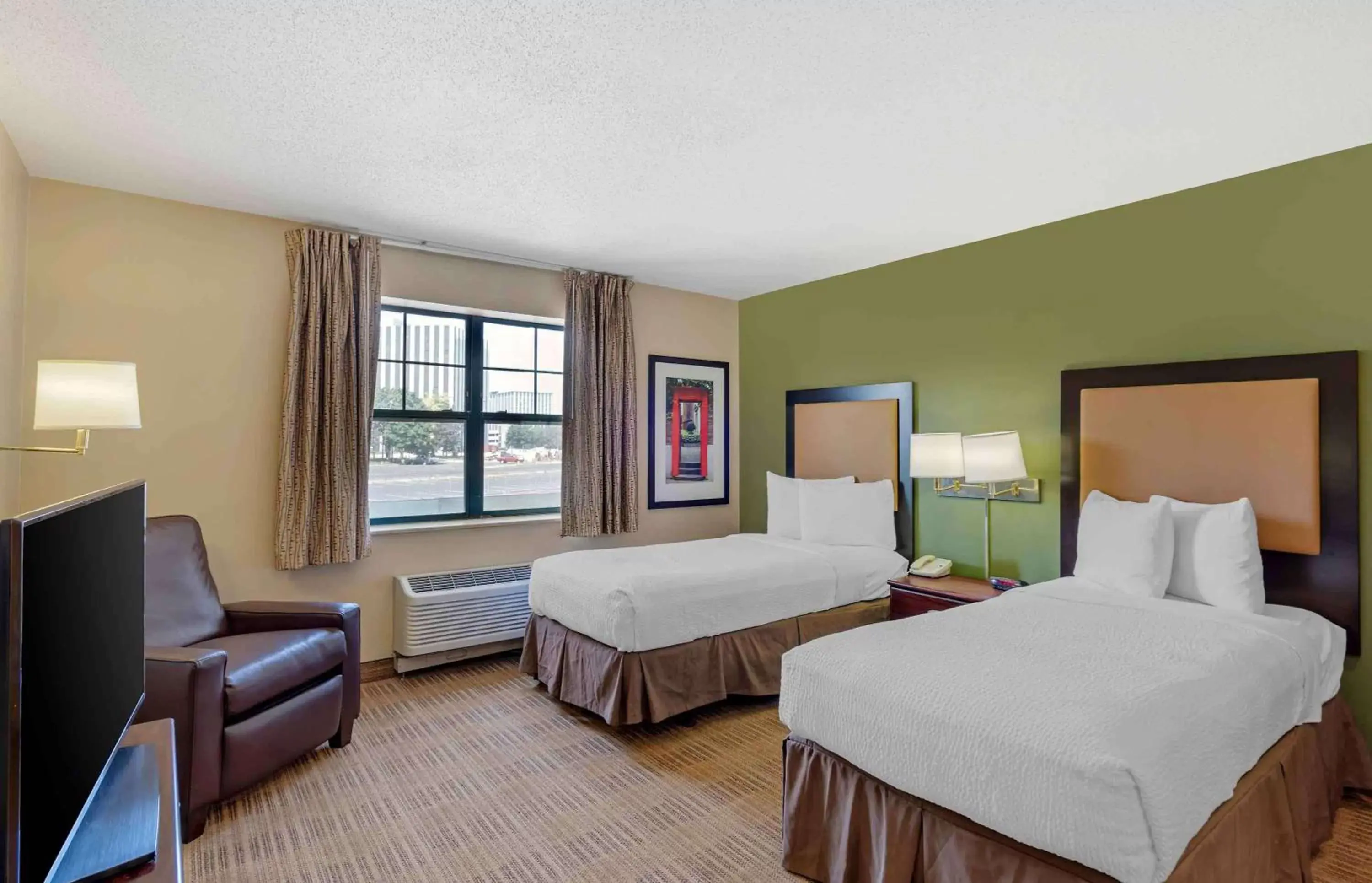 Bedroom in Extended Stay America Select Suites - Chicago - Rolling Meadows