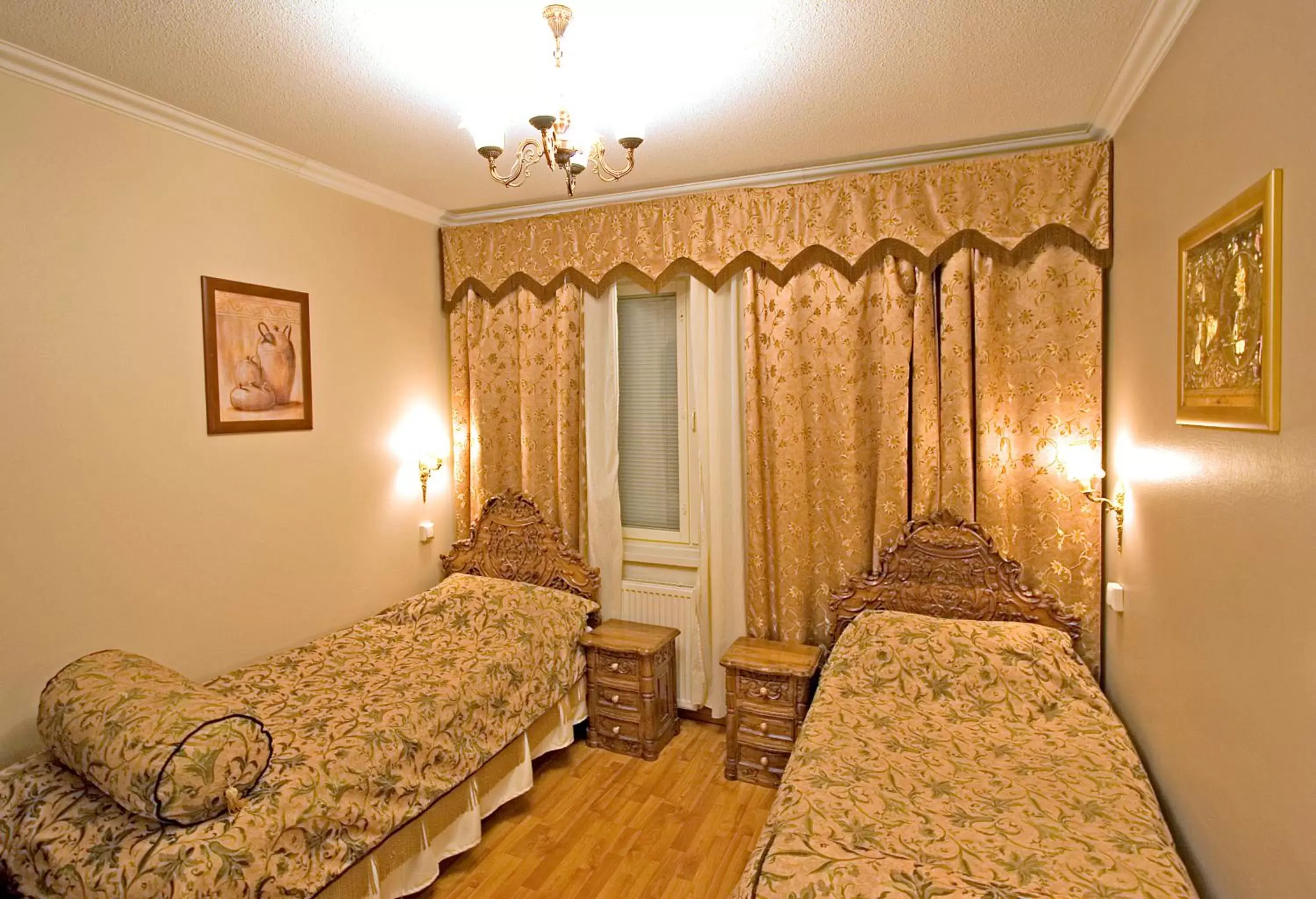 Twin Room with Private Bathroom and Toilet in Mango Hotel Twin Room with Private Bathroom and Toilet in Mango Hotel