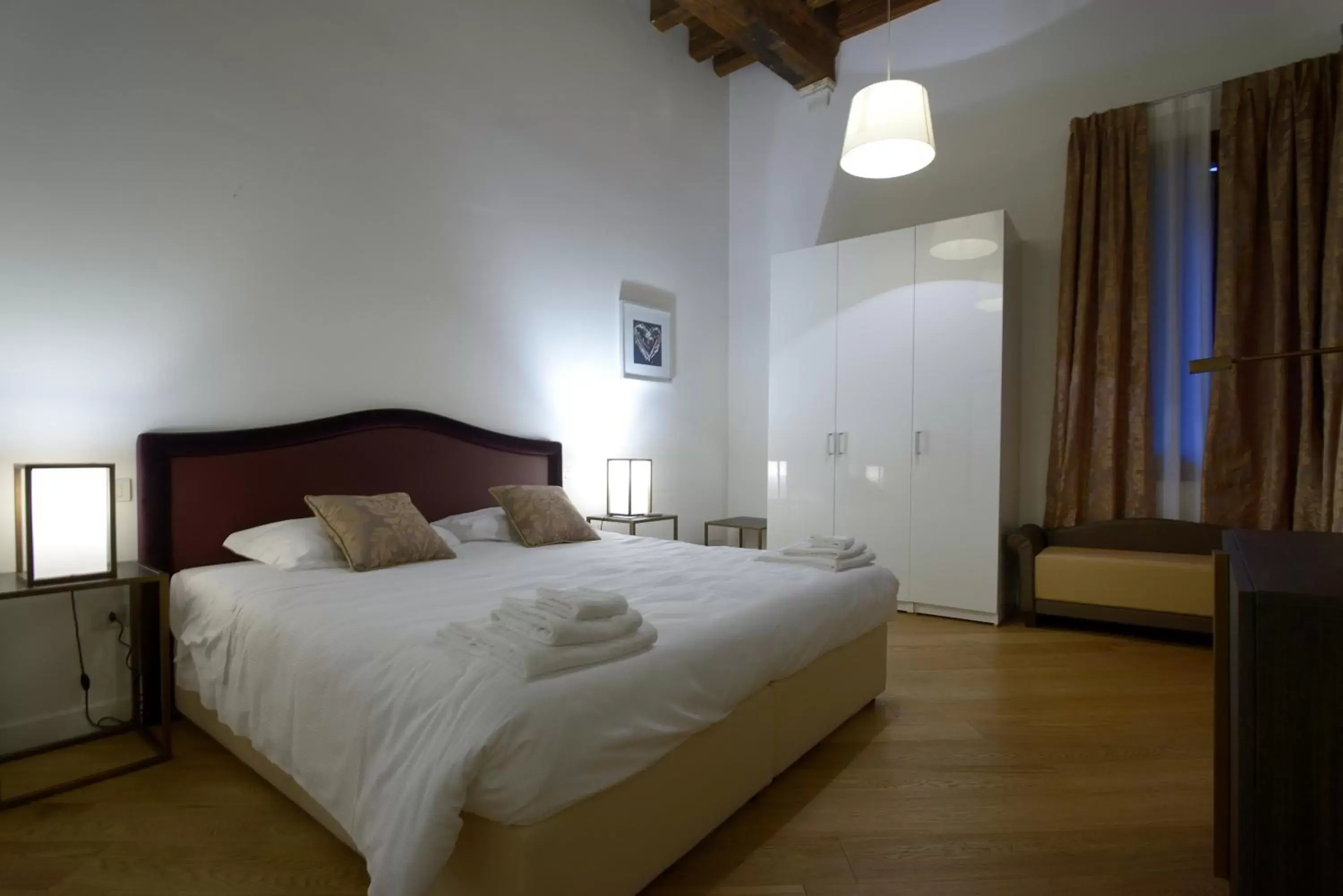 Bedroom, Bed in Residence La Fenice