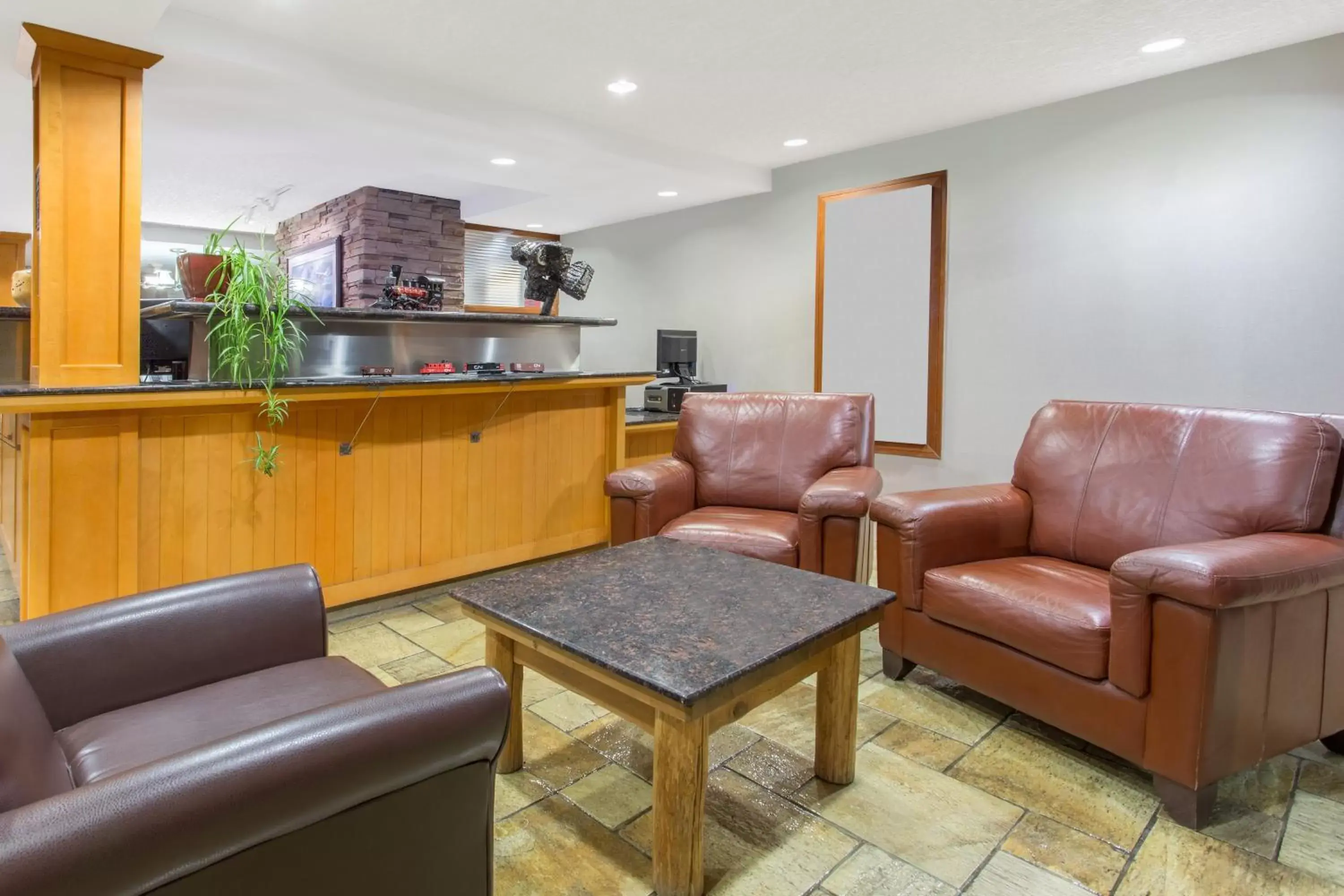 Lobby or reception, Lounge/Bar in Canmore Inn & Suites