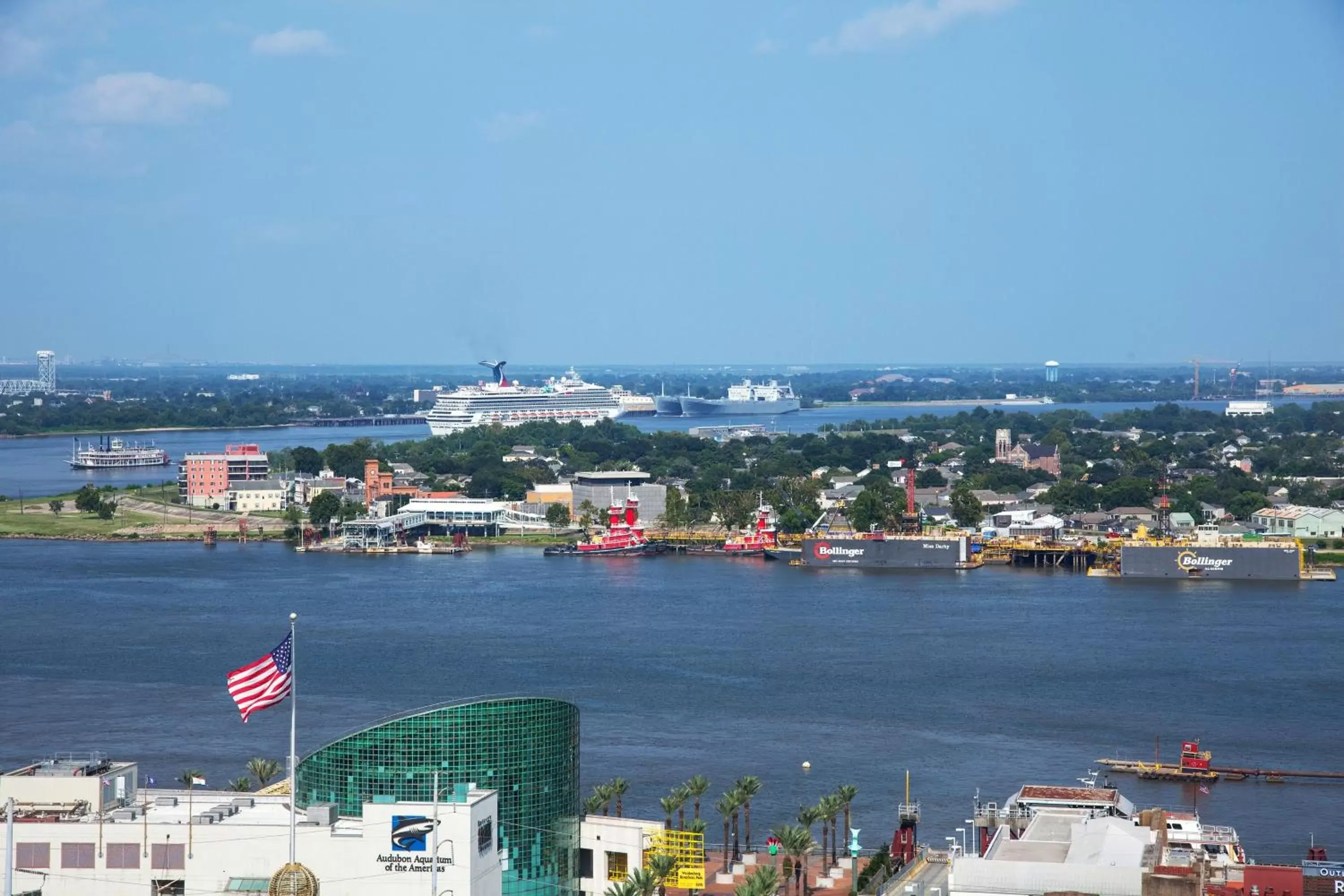 Corner King Suite, 1 Bedroom Suite, 1 King, Corner room in Le Méridien New Orleans Corner King Suite, 1 Bedroom Suite, 1 King, Corner room in Le Méridien New Orleans