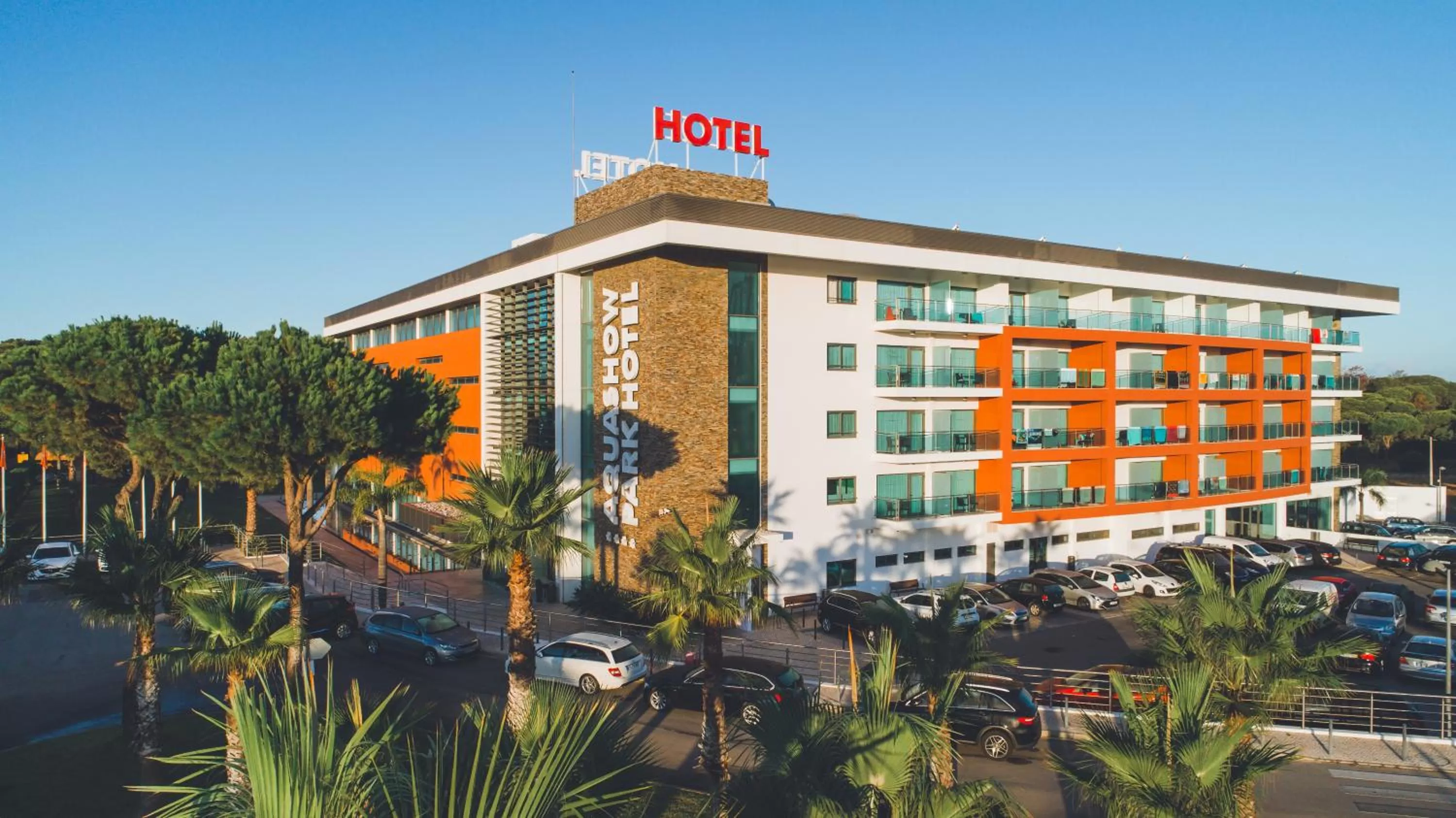 Property building in Aquashow Park Hotel