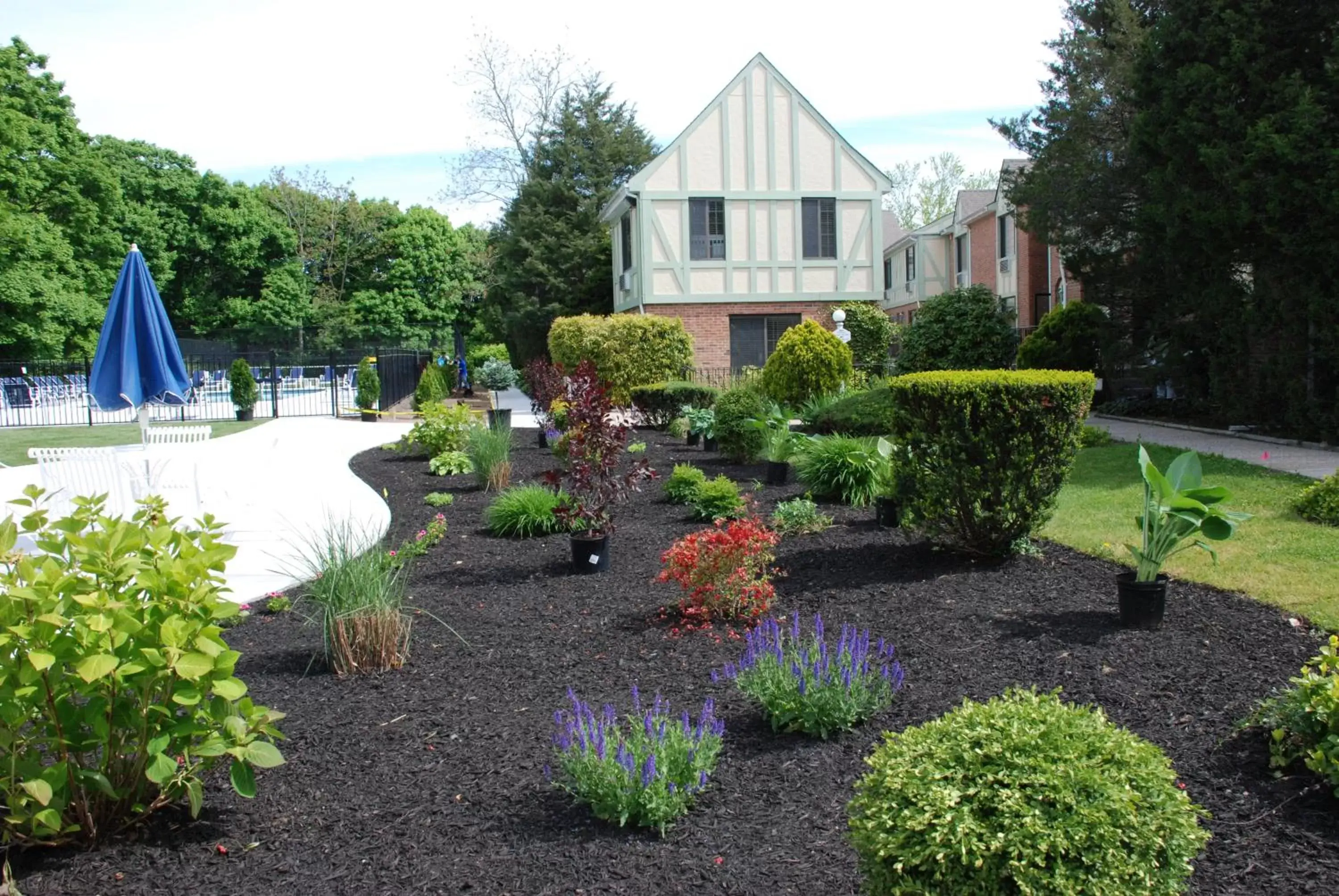 Garden, Property Building in Southampton Inn