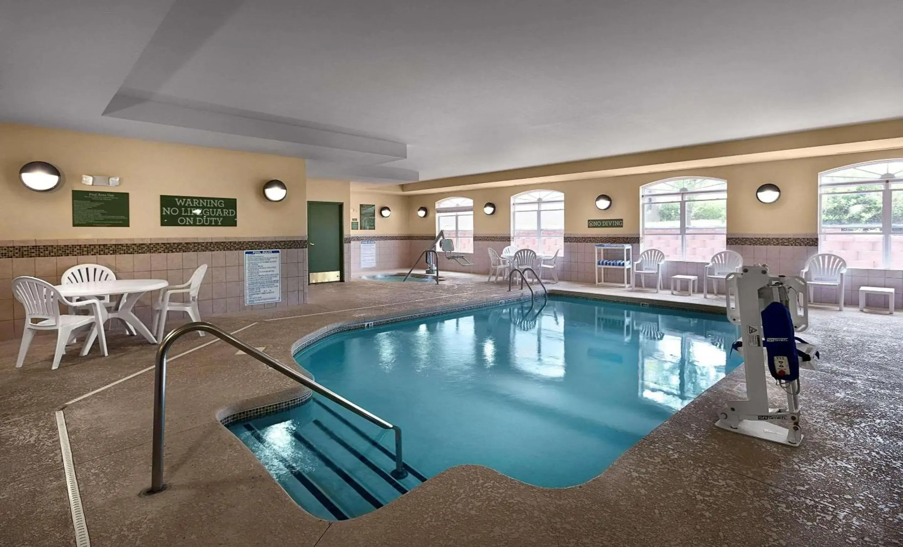 Swimming Pool in Country Inn & Suites by Radisson, Concord (Kannapolis), NC